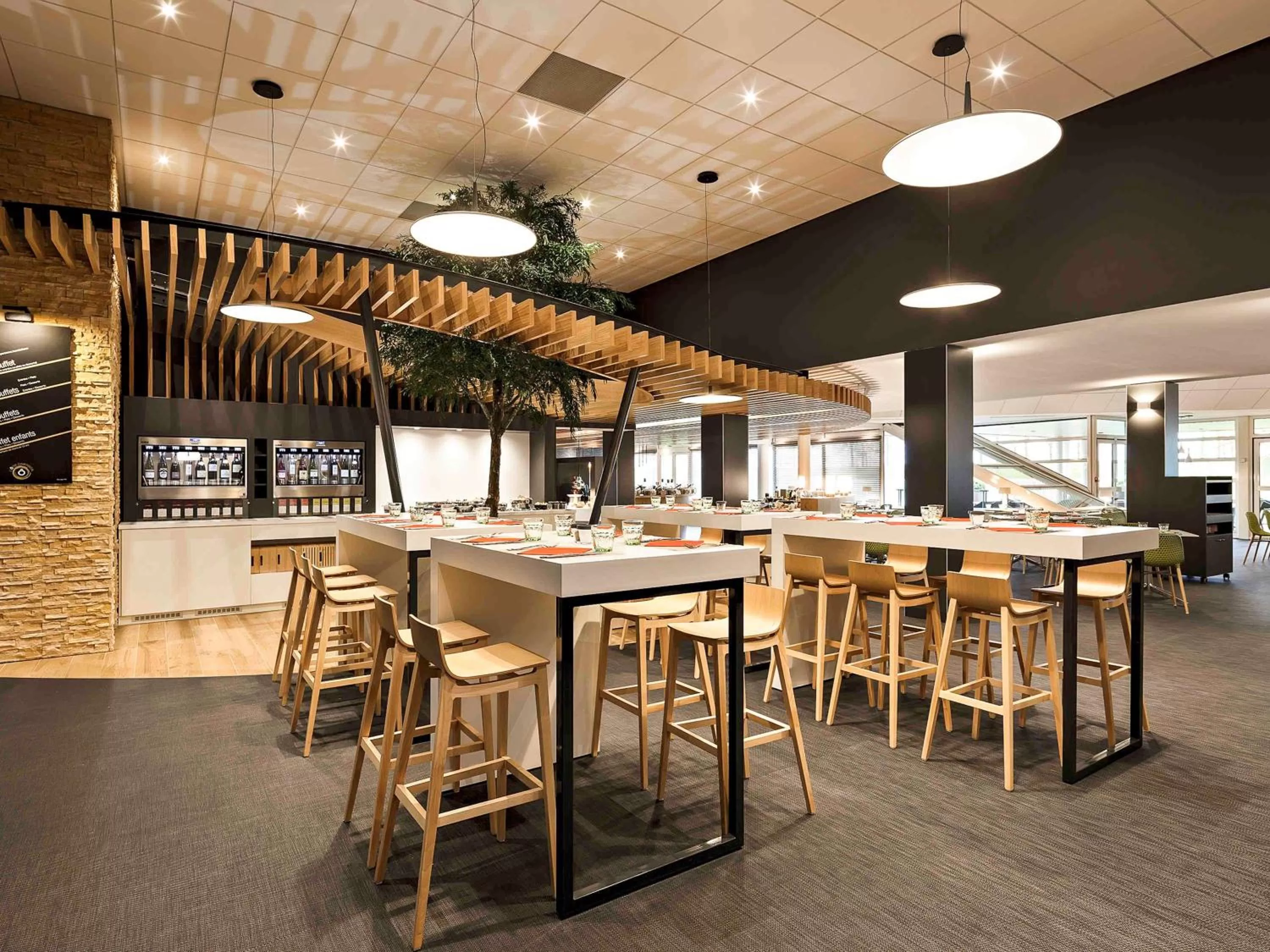 Restaurant/places to eat in ibis Poitiers Site du Futuroscope