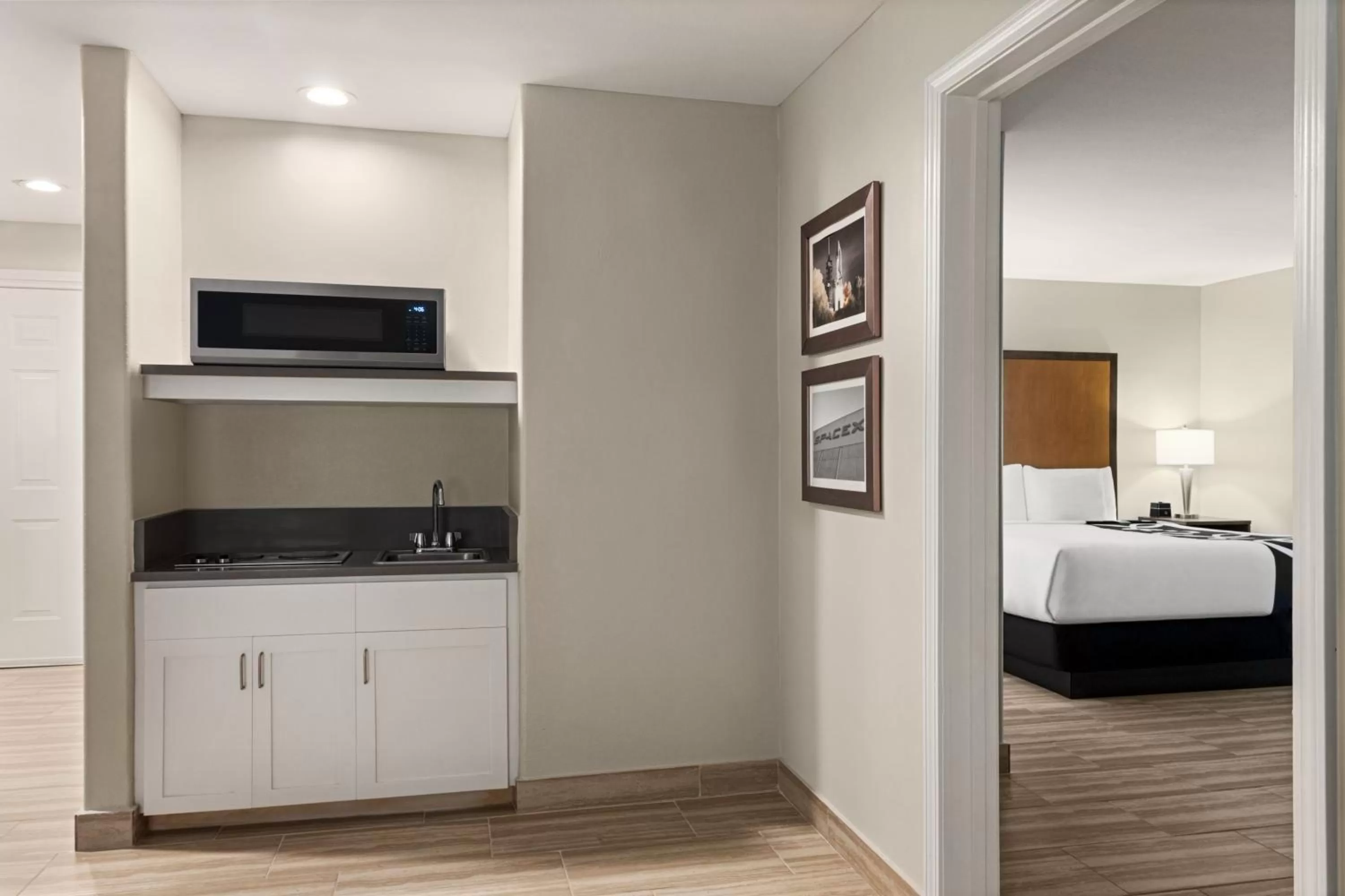Kitchen or kitchenette, Bed in La Quinta by Wyndham Brownsville North