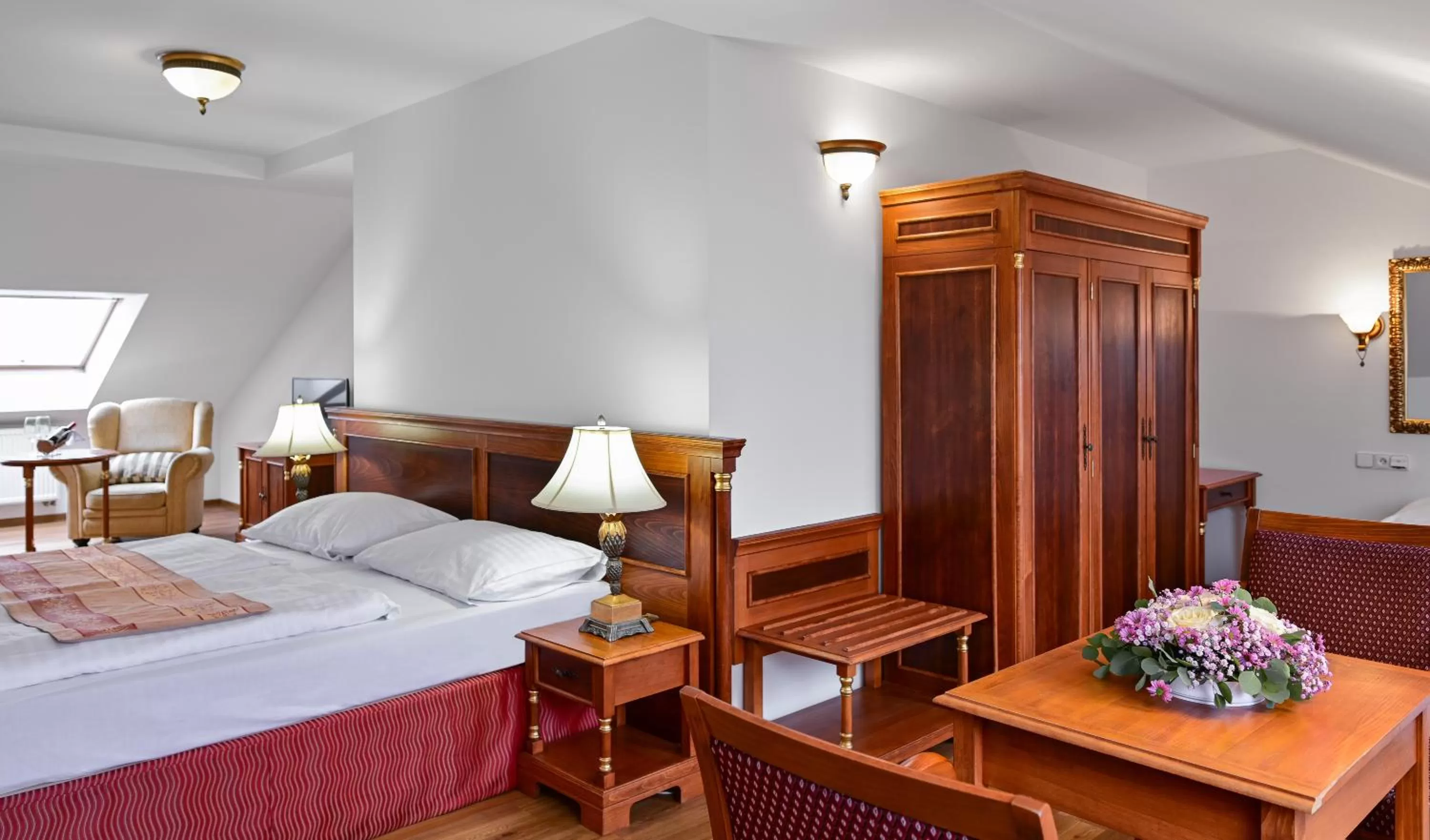 Photo of the whole room, Bed in Hotel Continental