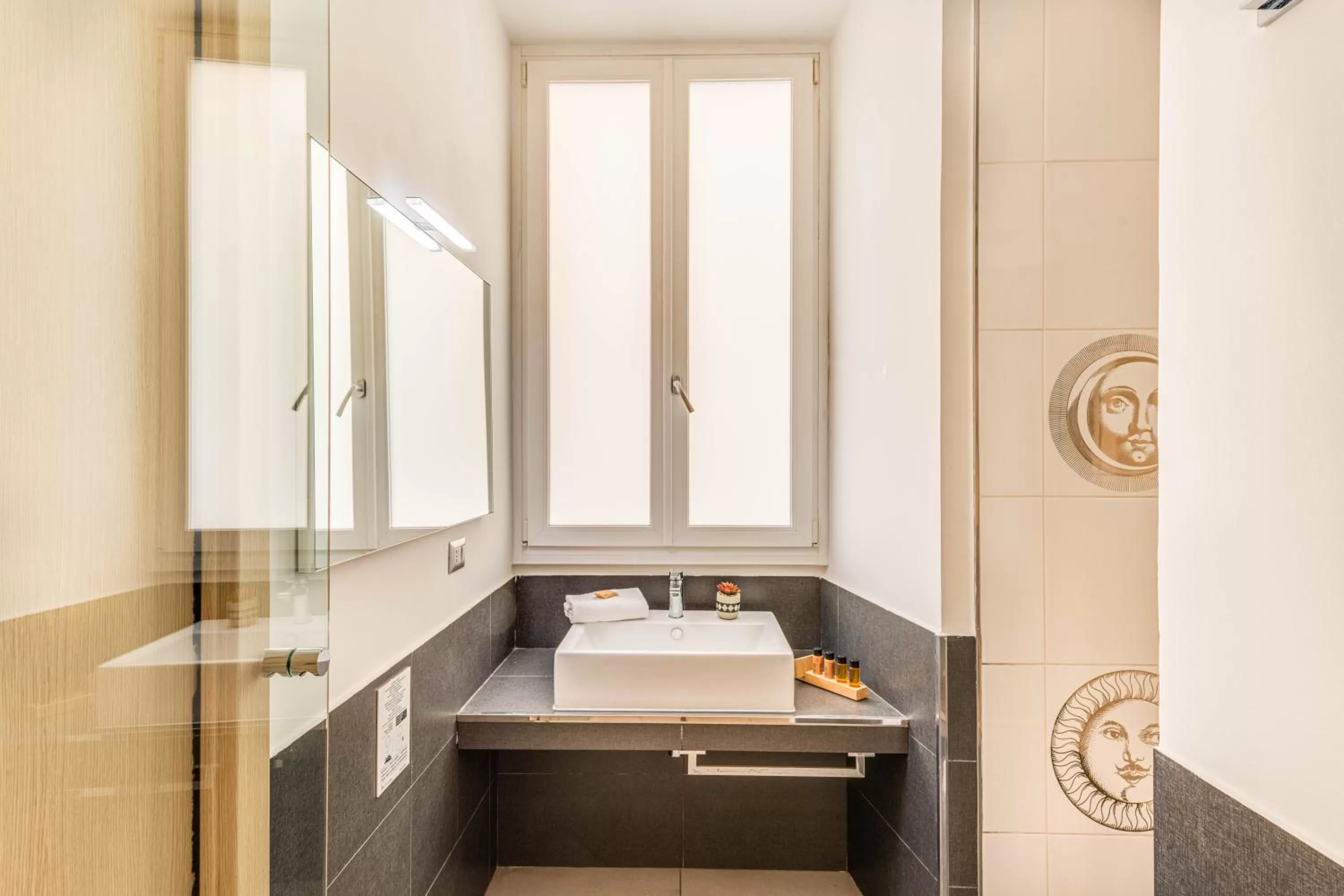 Bathroom in Trevi Palace Hotel