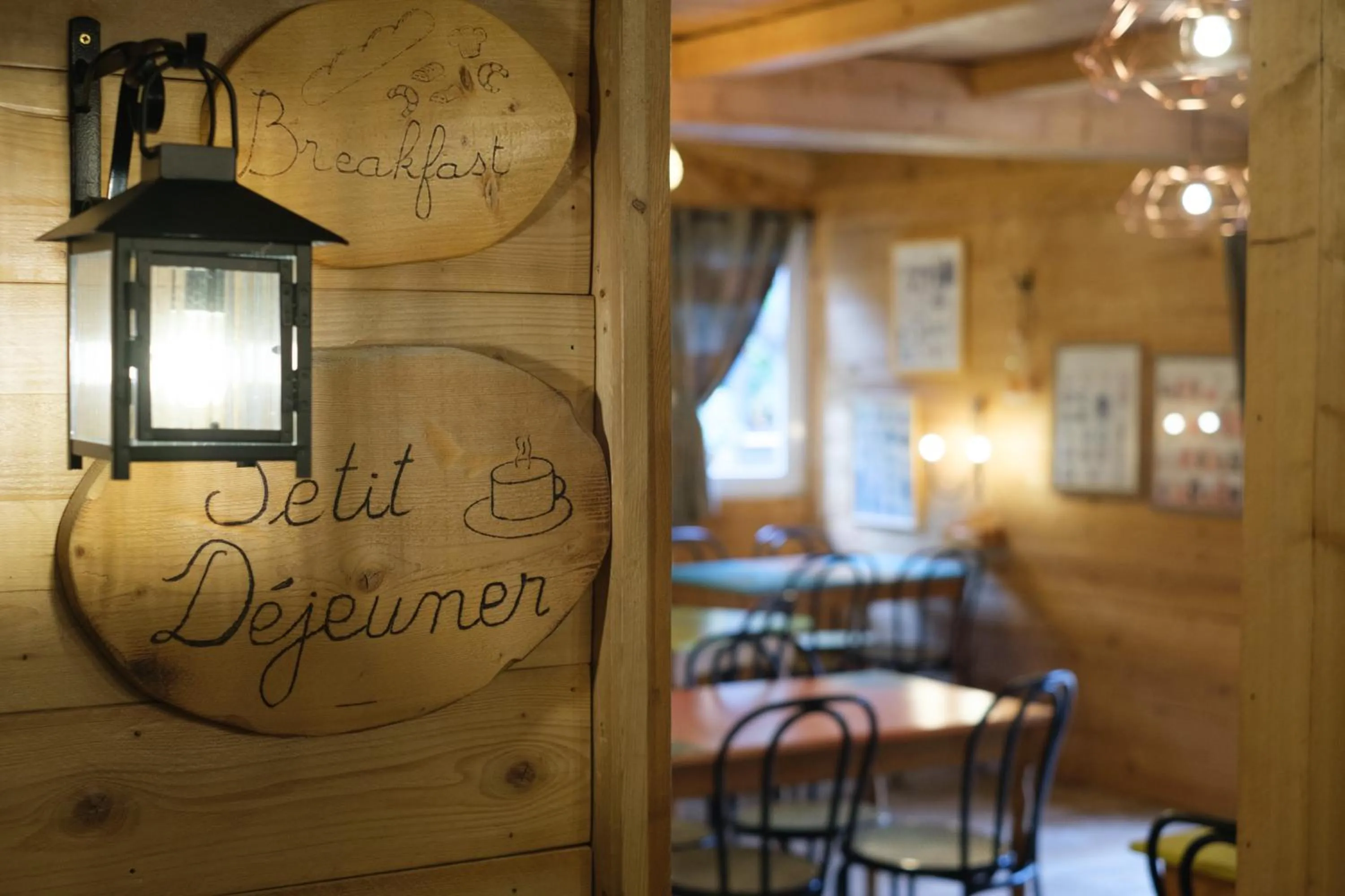 Decorative detail in Cit'Hotel Le Montreal