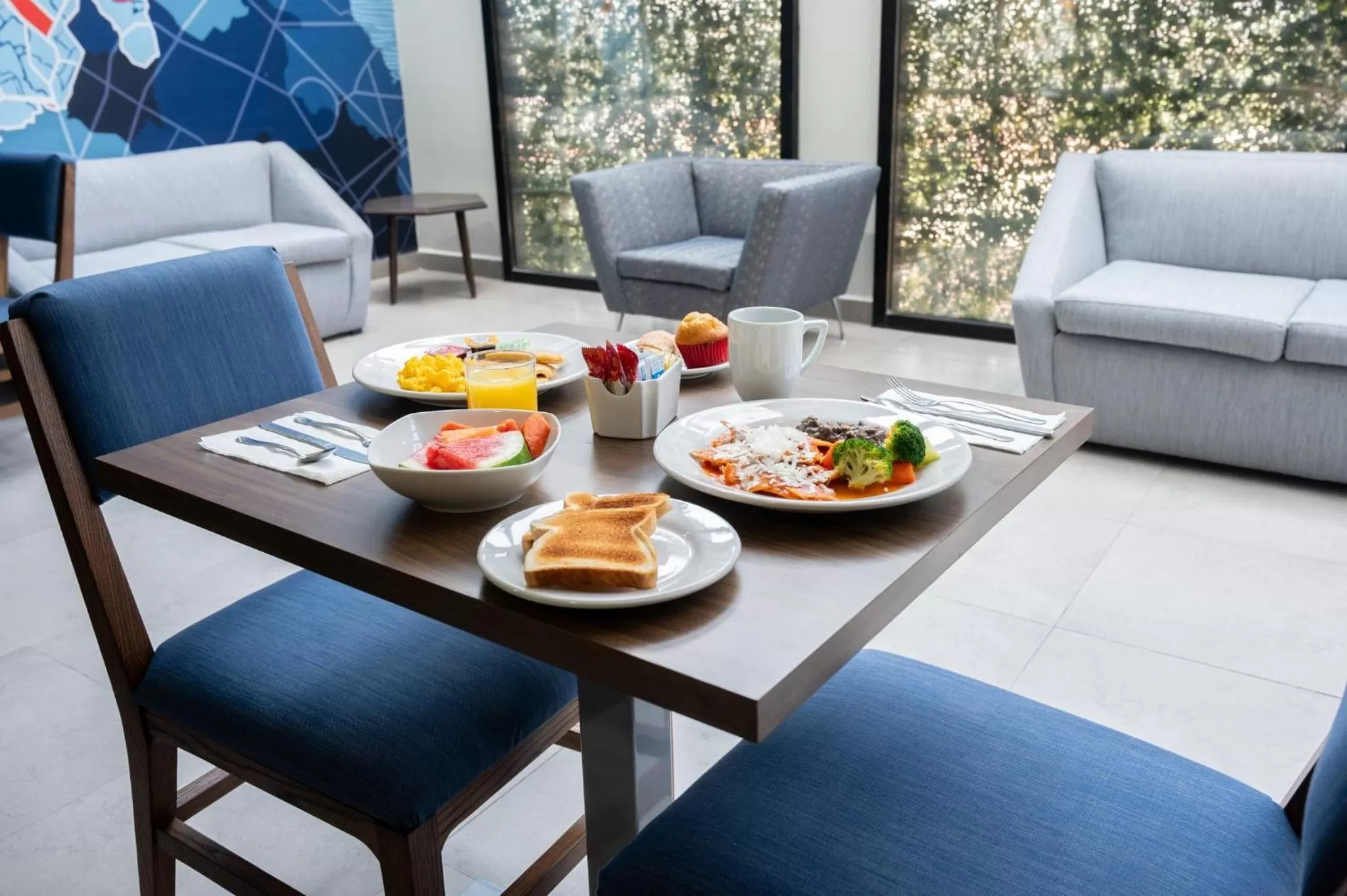 Restaurant/places to eat in Holiday Inn Express Mexico City Satelite by IHG