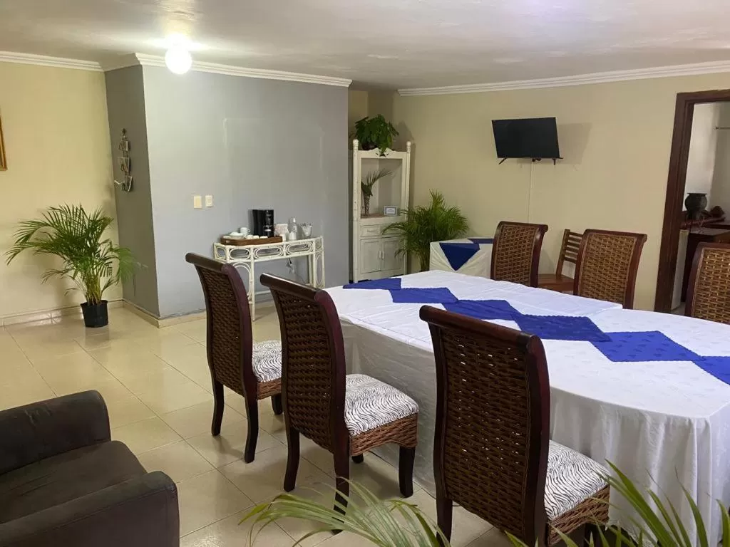 Communal lounge/ TV room, Dining Area in Hotel Boutique Simona