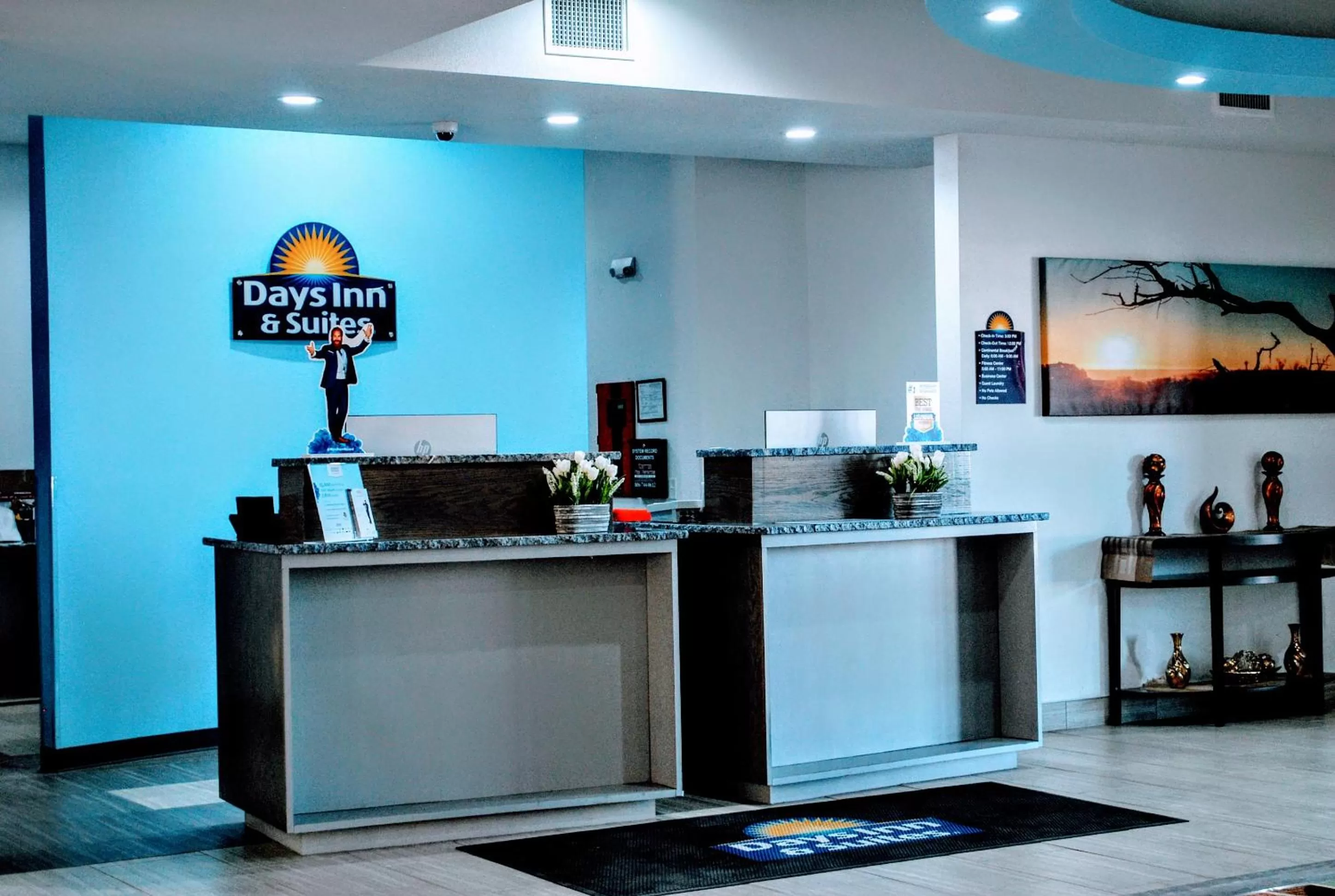 Lobby or reception in Days Inn & Suites by Wyndham Lubbock Medical Center