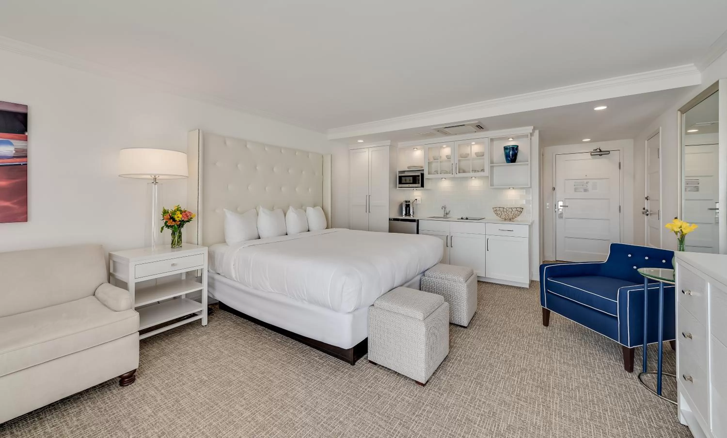 Photo of the whole room, Bed in ICONA Avalon