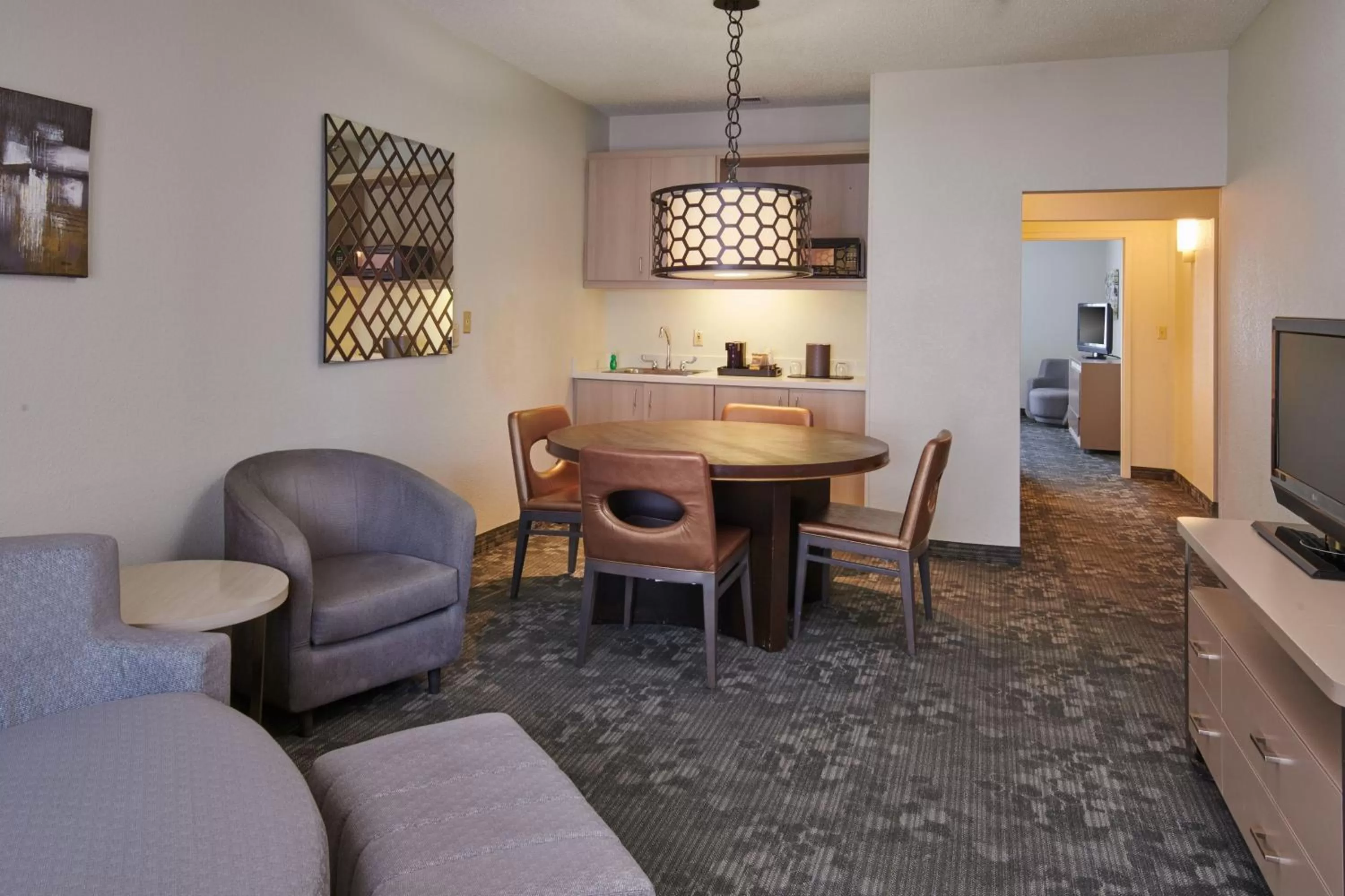 One-Bedroom King Suite in Courtyard Columbus Downtown