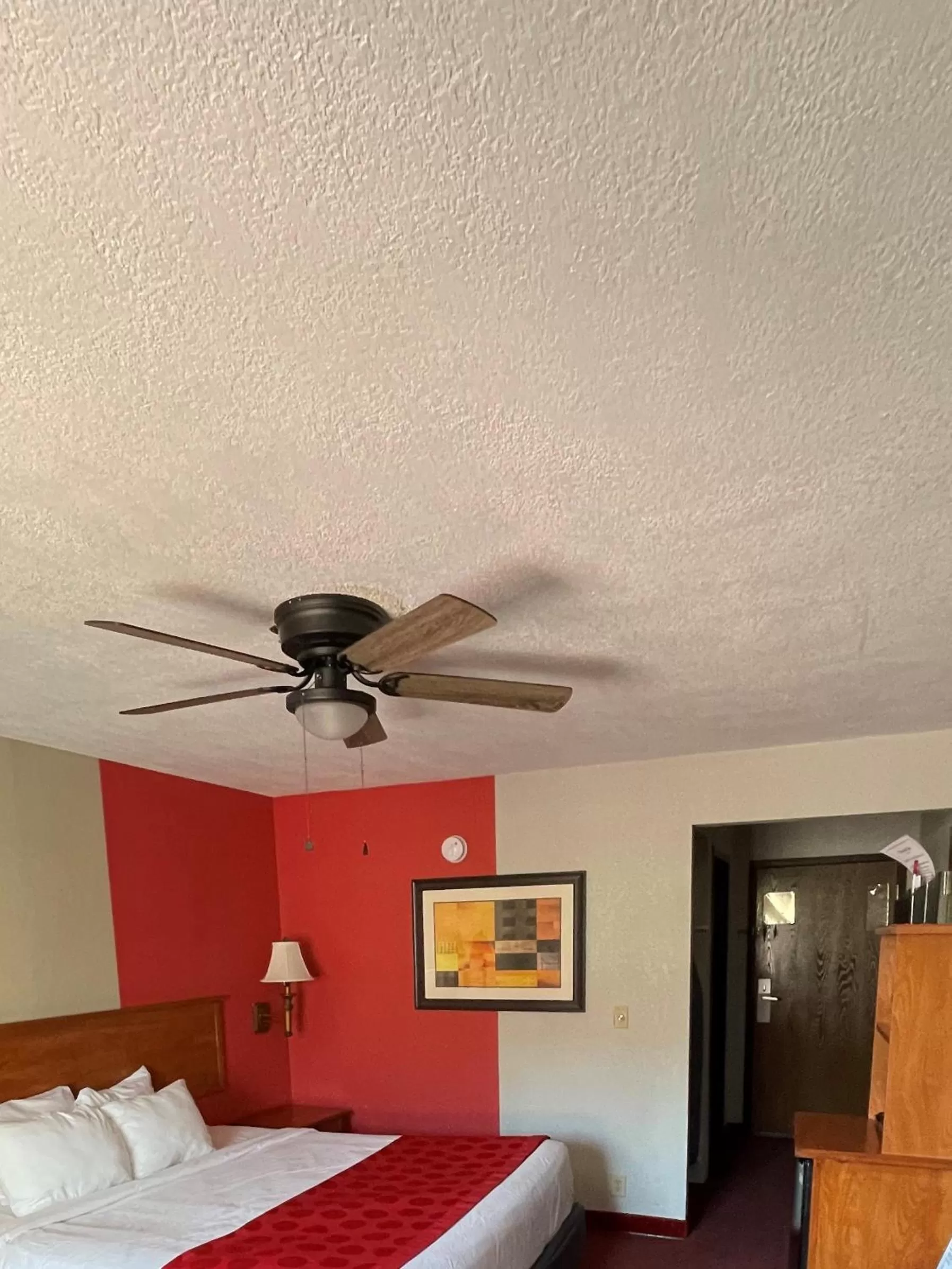 Bedroom, Bed in Ramada by Wyndham Oklahoma City Airport North