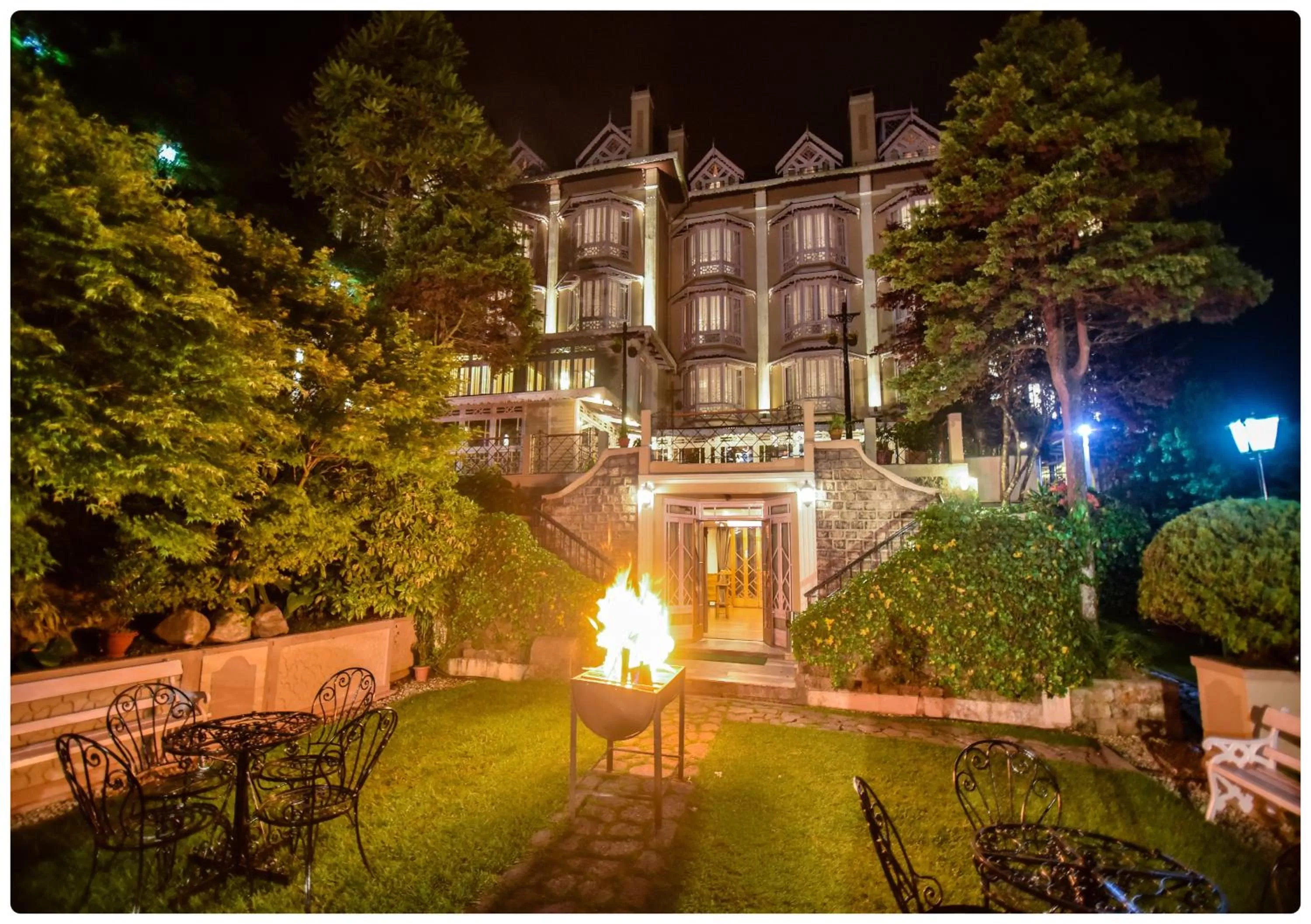 Garden view, Property Building in Cedar Inn