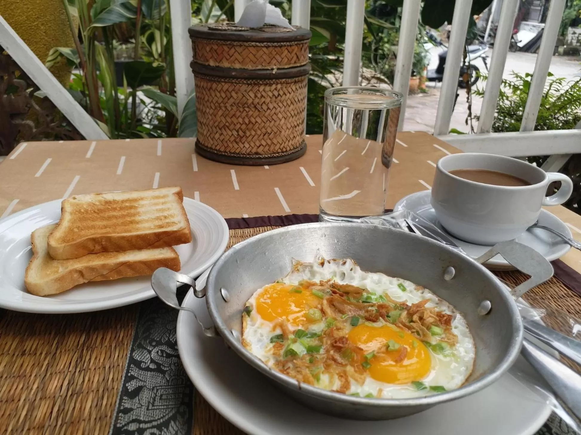 Breakfast in Platinum Place