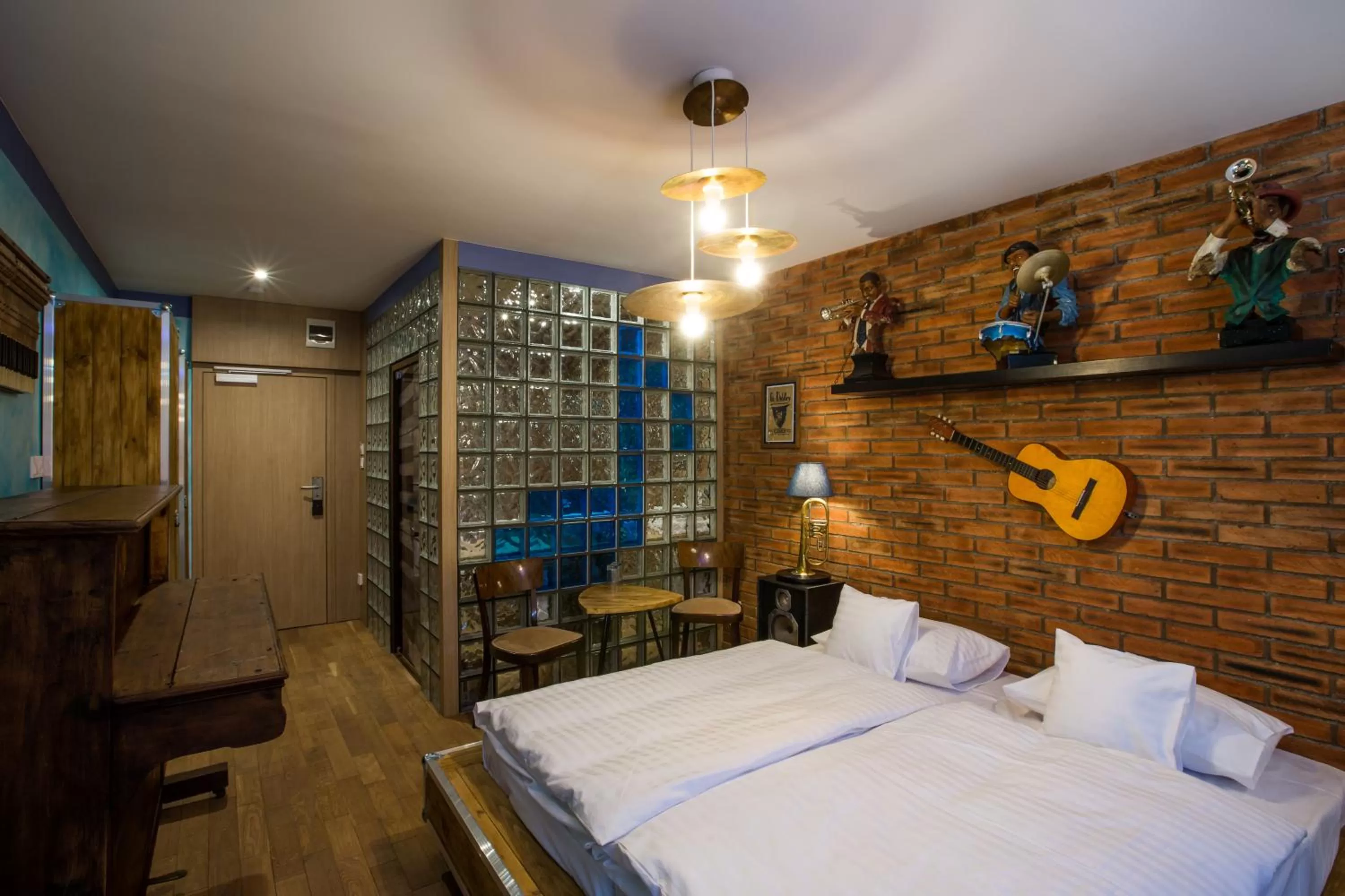 Bedroom, Bed in Retro hotel Garage