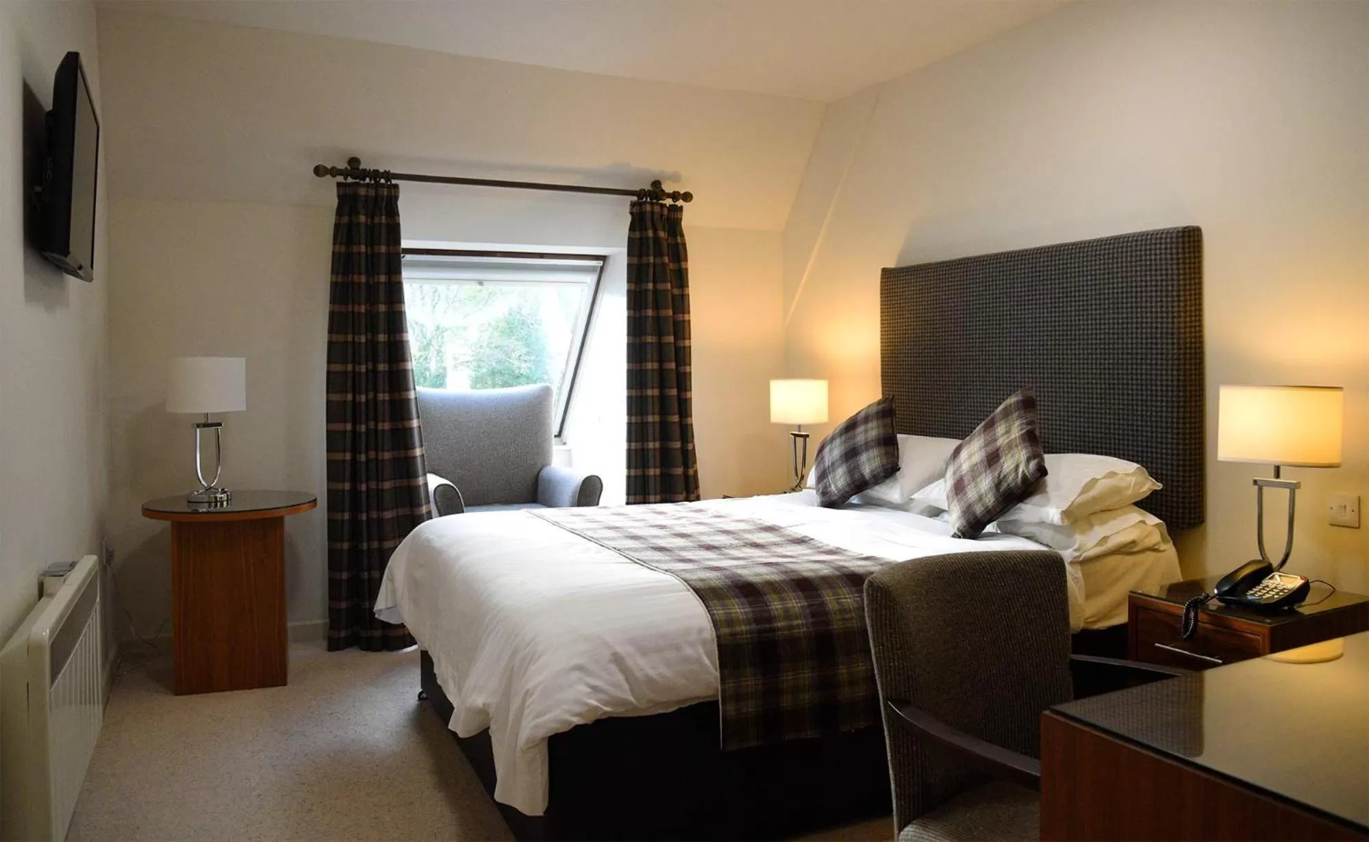 Bed in The Royal Hotel