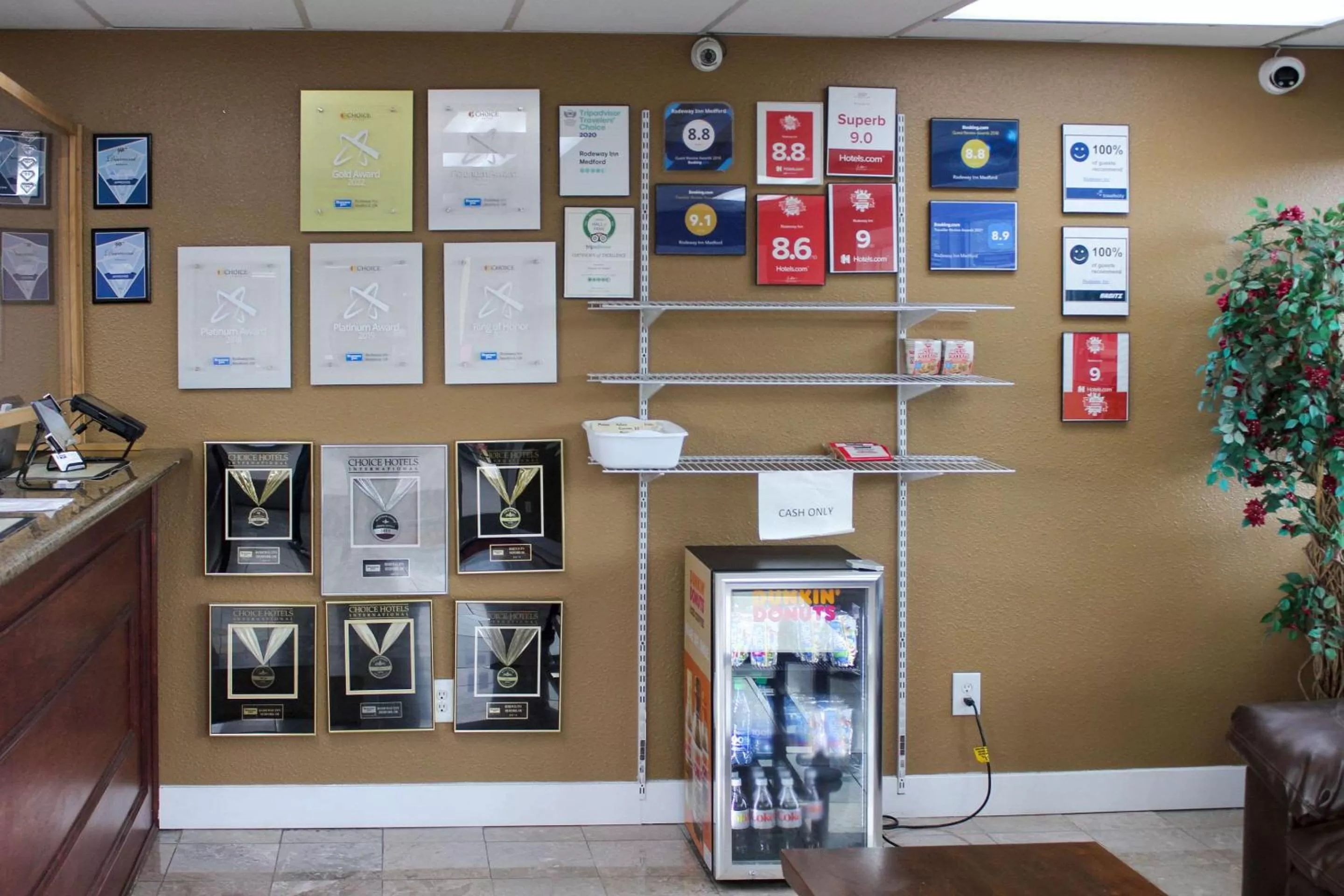 Lobby or reception in Rodeway Inn Medford South I-5