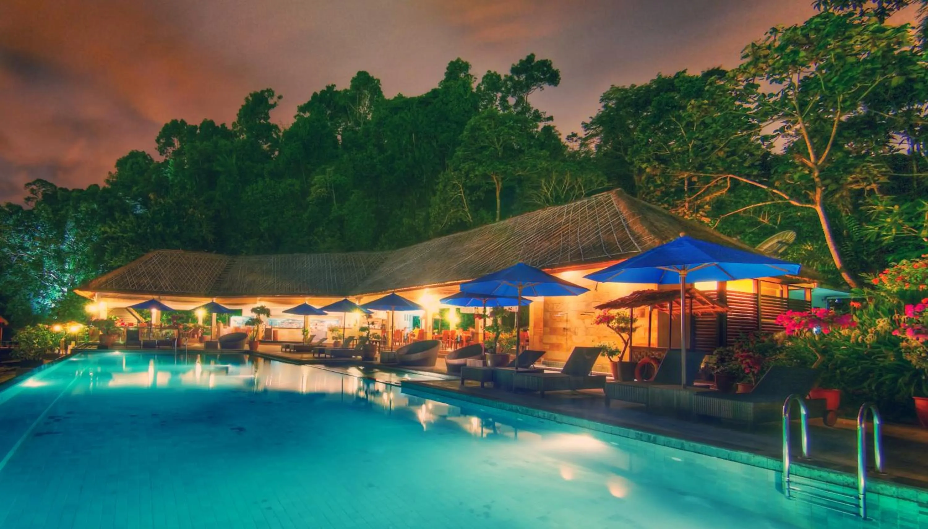 Restaurant/places to eat in Gayana Marine Resort