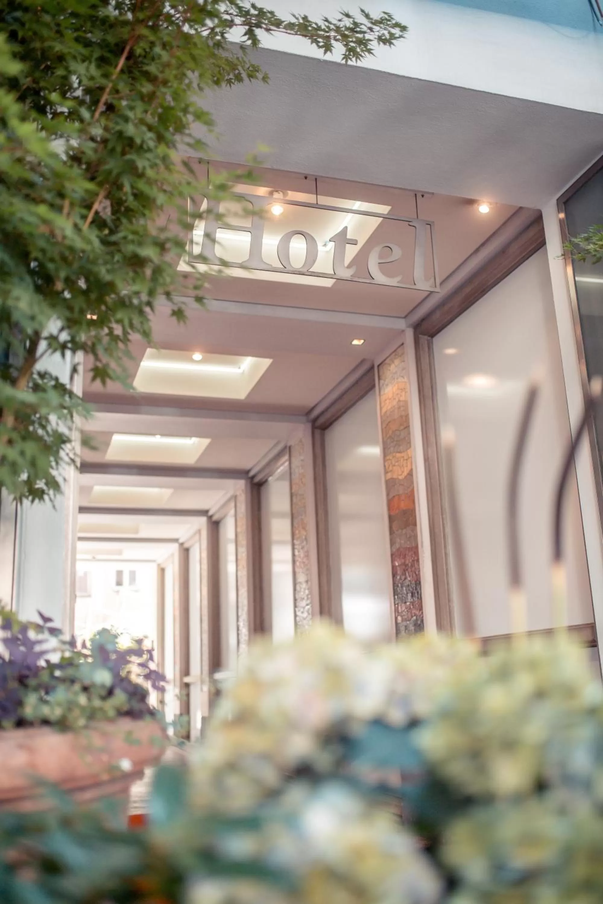 Facade/entrance in Hotel Bleibtreu Berlin by Golden Tulip