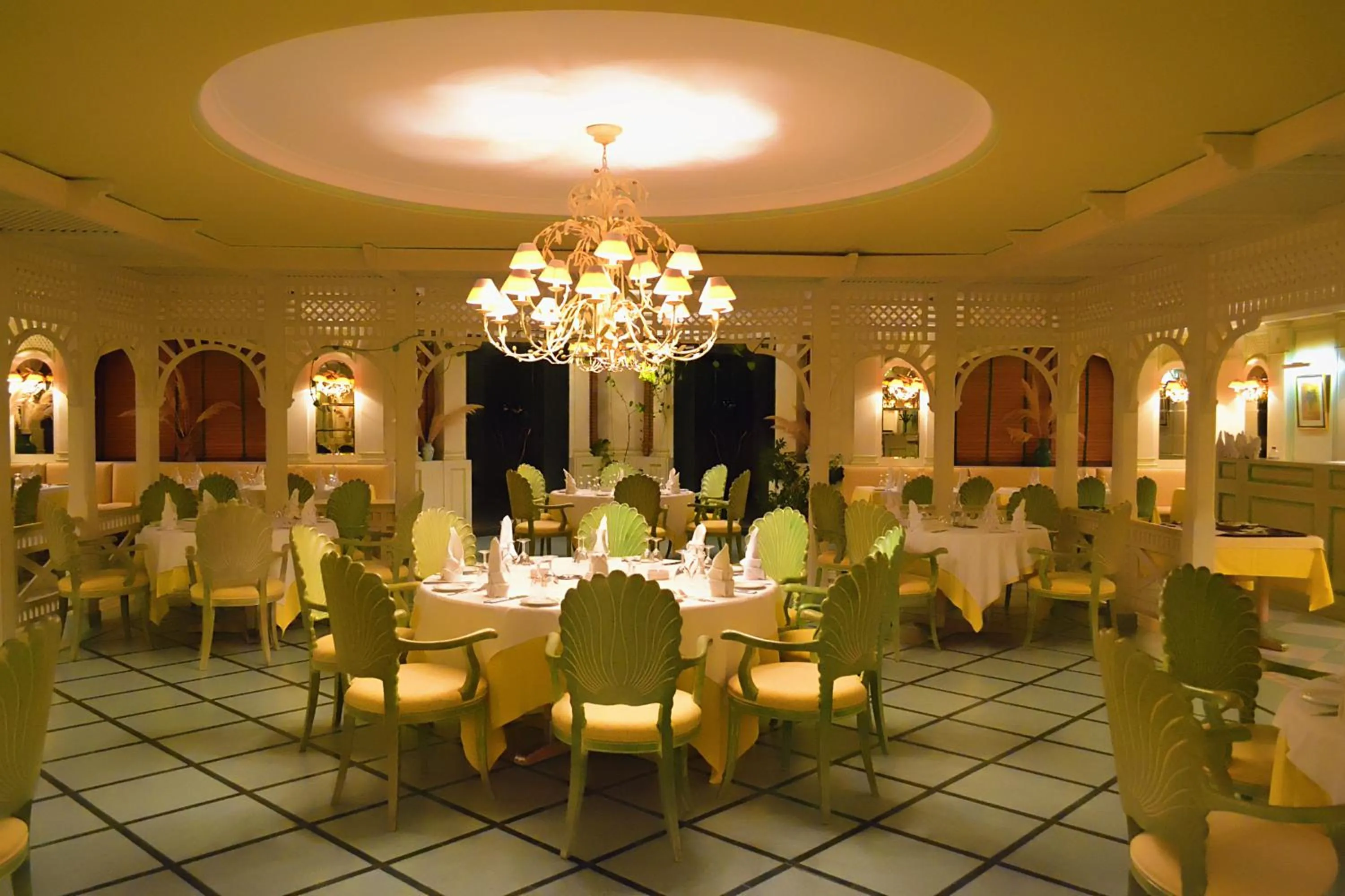 Restaurant/places to eat in Regency Hotel & Spa