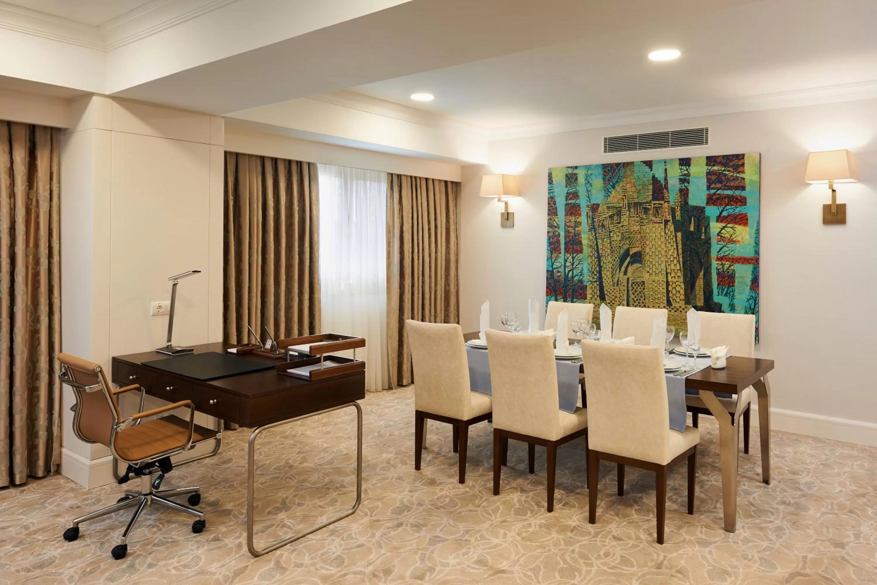 Restaurant/places to eat in Wyndham Tashkent