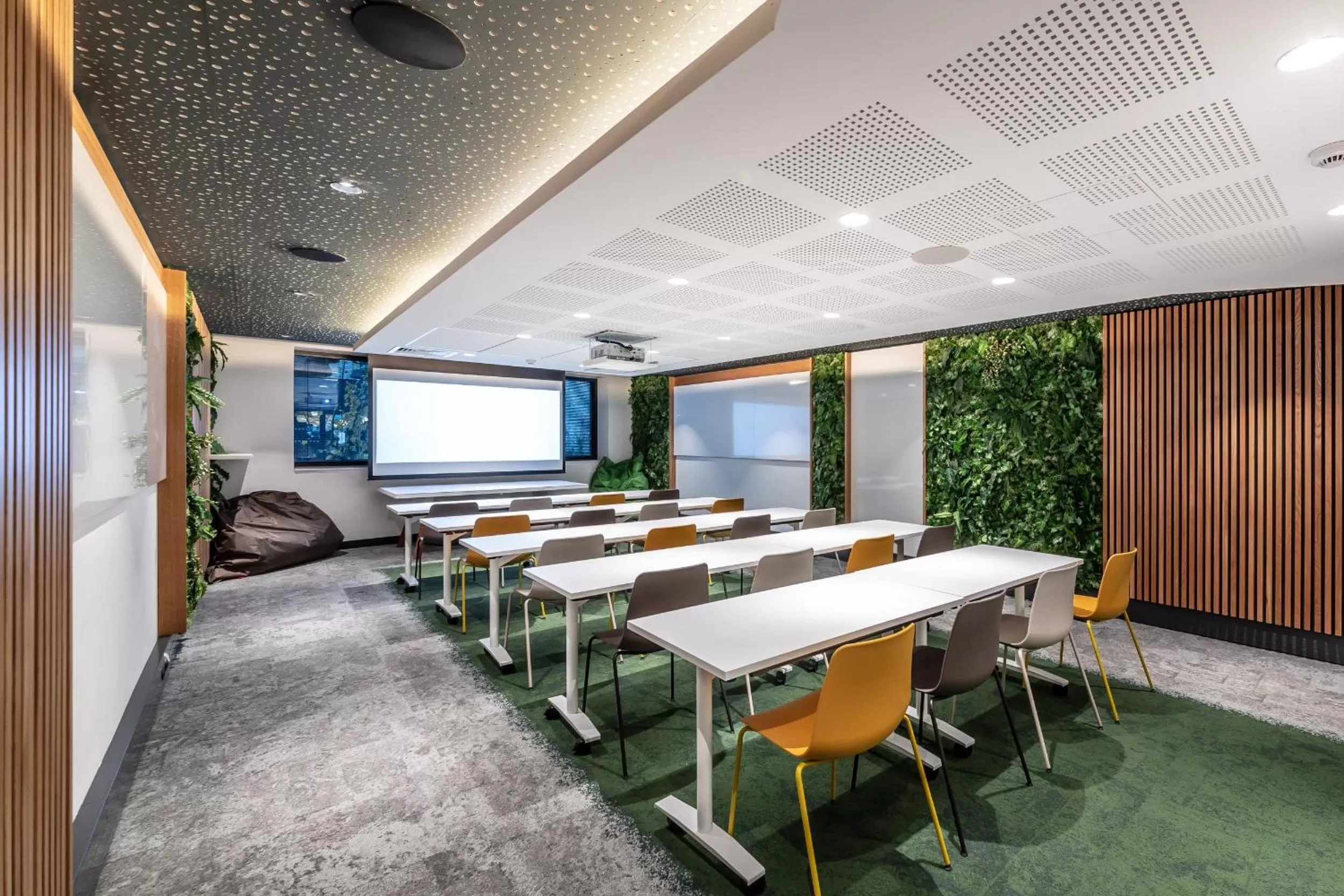 Meeting/conference room in voco Strasbourg Centre - The Garden by IHG