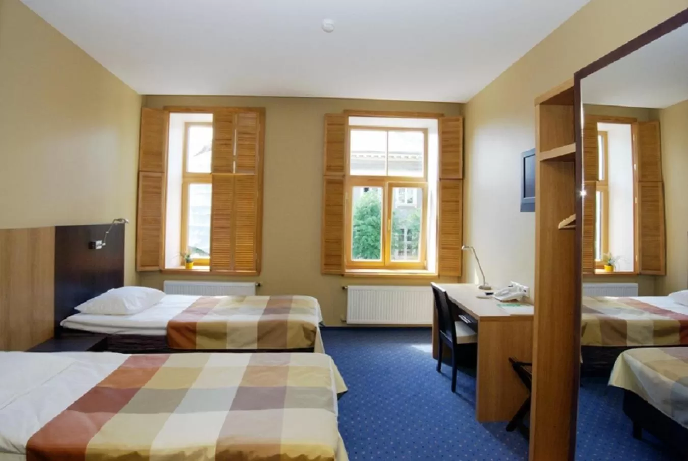 Street view, Bed in Hanza Hotel