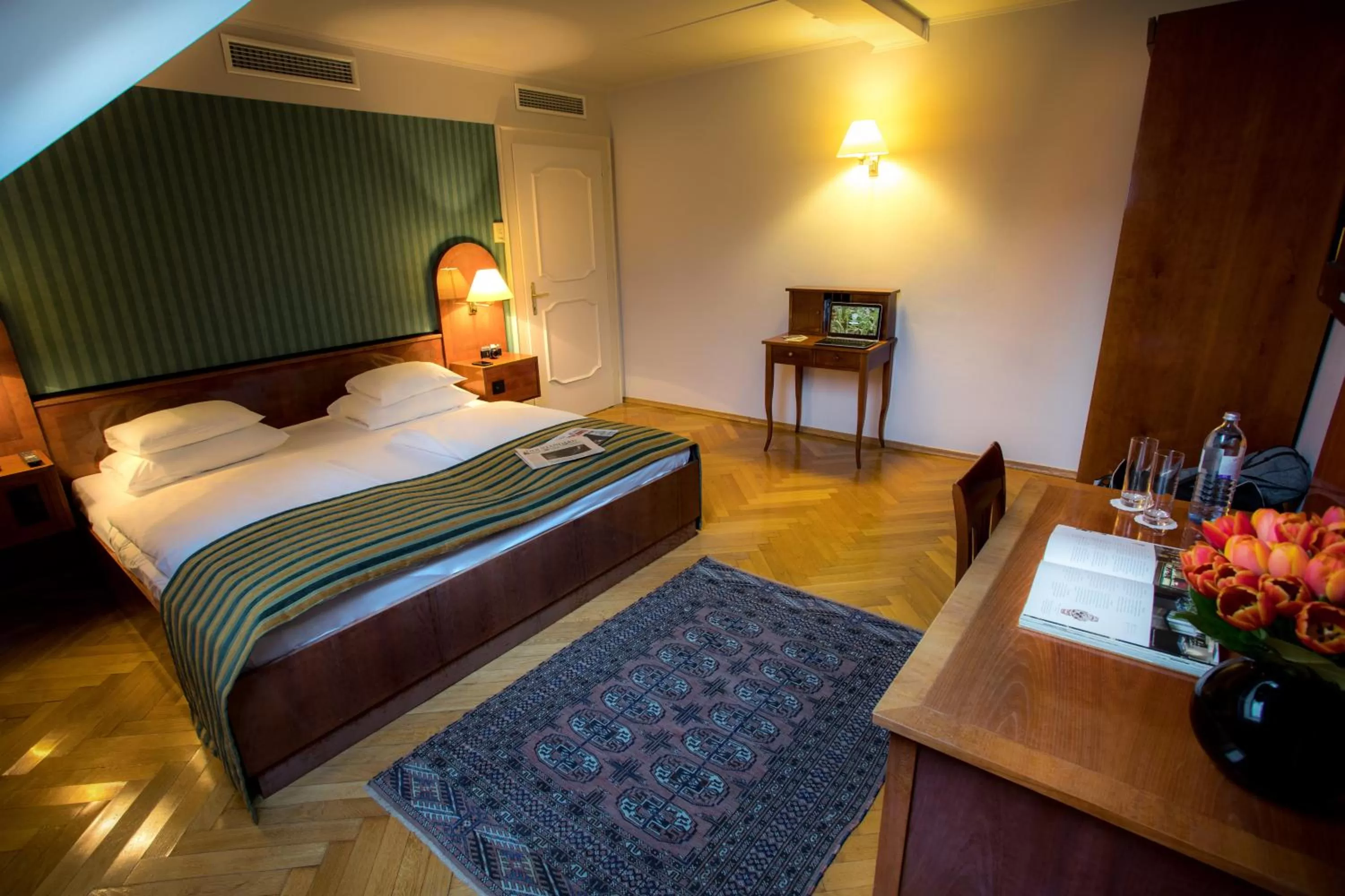 Photo of the whole room, Bed in Mercure Grand Hotel Biedermeier Wien