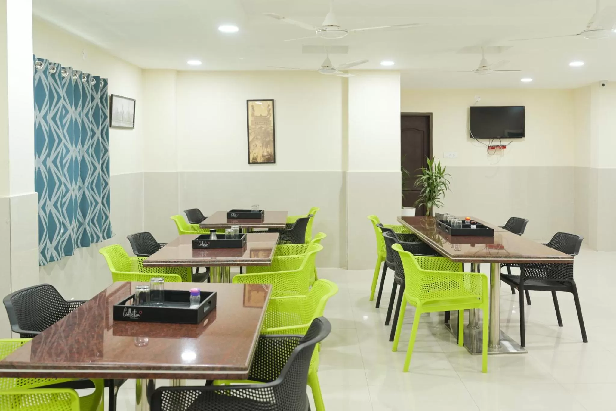 Restaurant/places to eat in Hotel Voila Atnest Suites Kokapet, Business Hotel