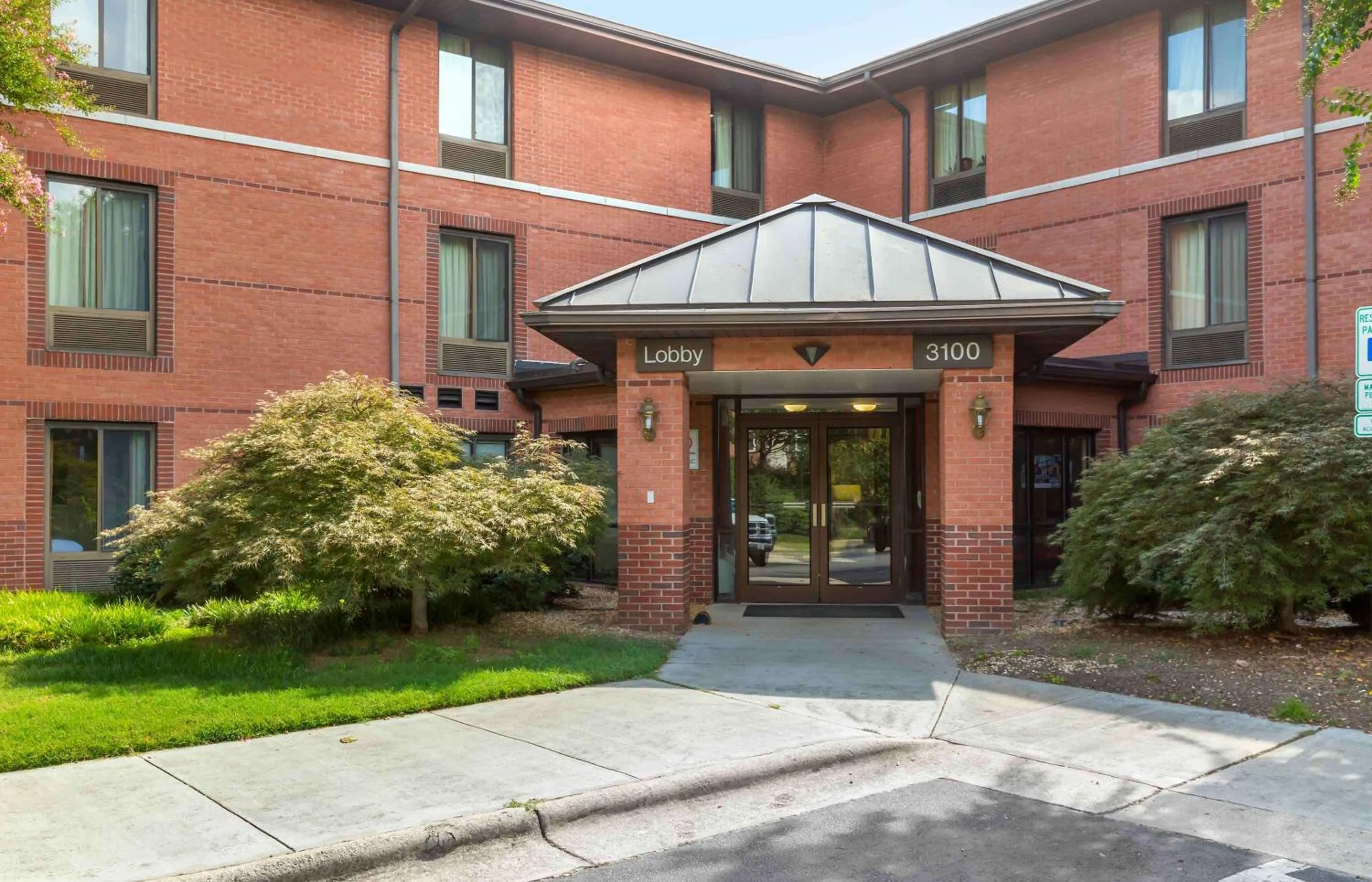 Property building in Extended Stay America Select Suites - Raleigh - Cary - Regency Parkway South