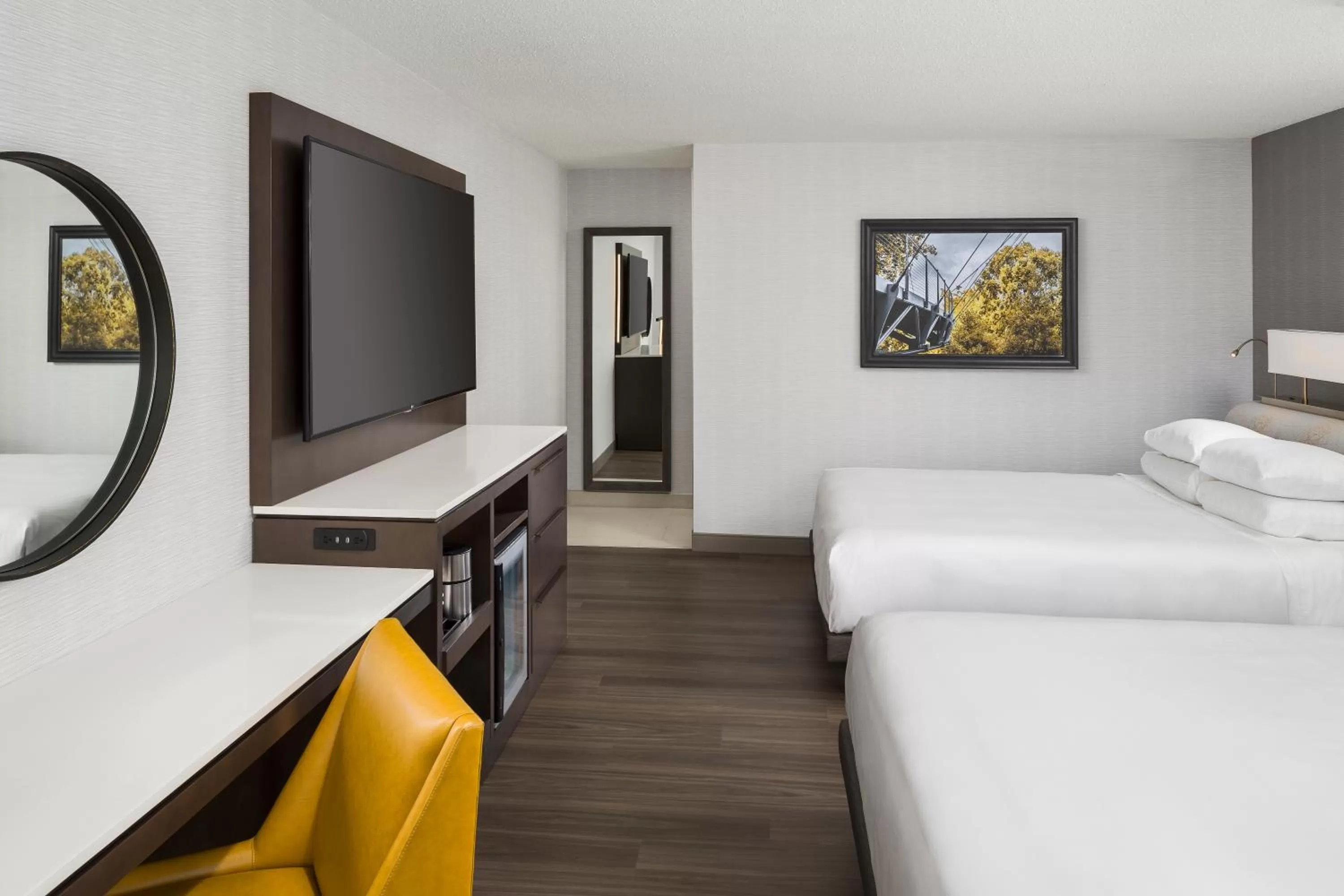 Living room, Bed in Hyatt Regency - Greenville