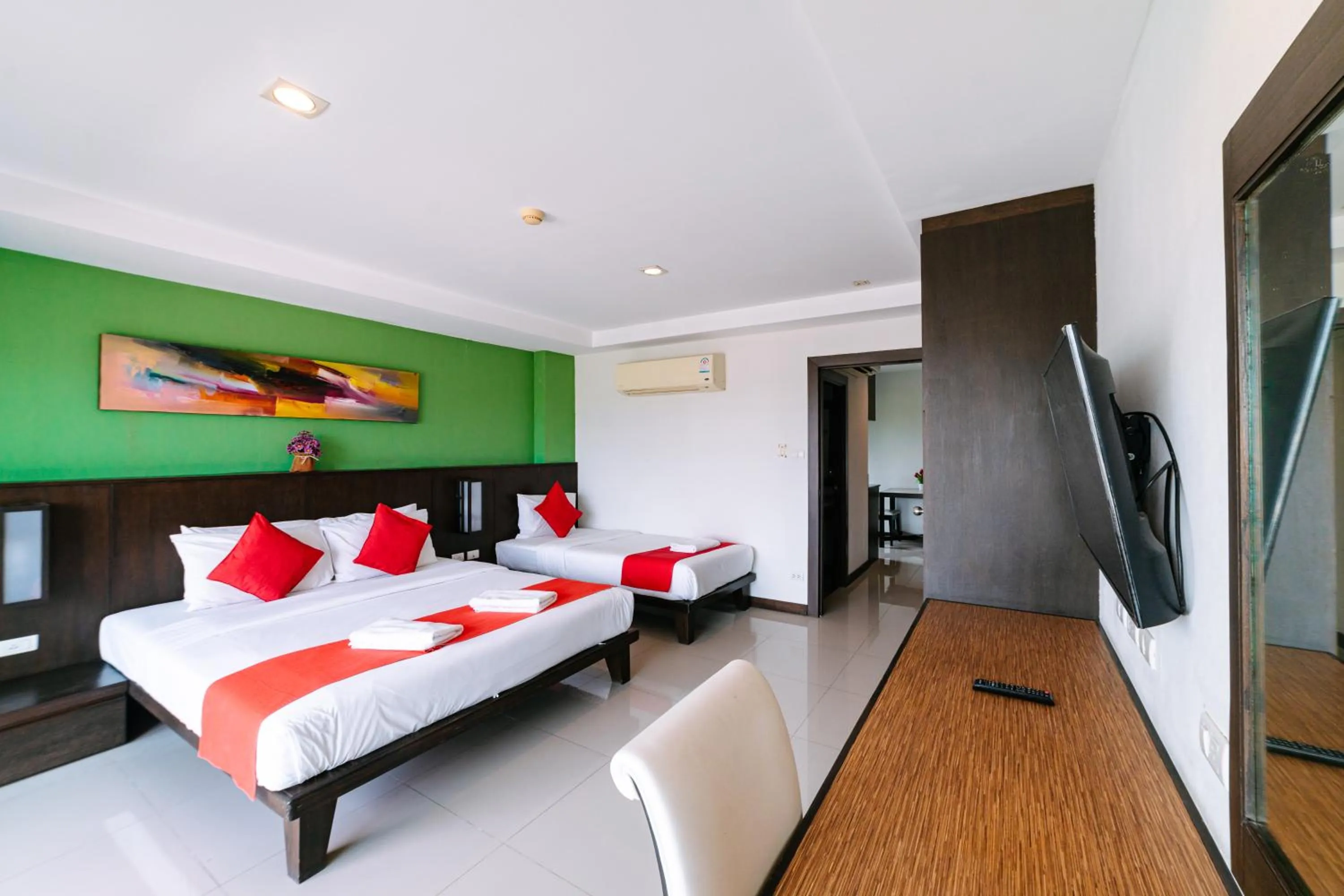 Bed in Ratana Hotel Sakdidet, PHUKET TOWN