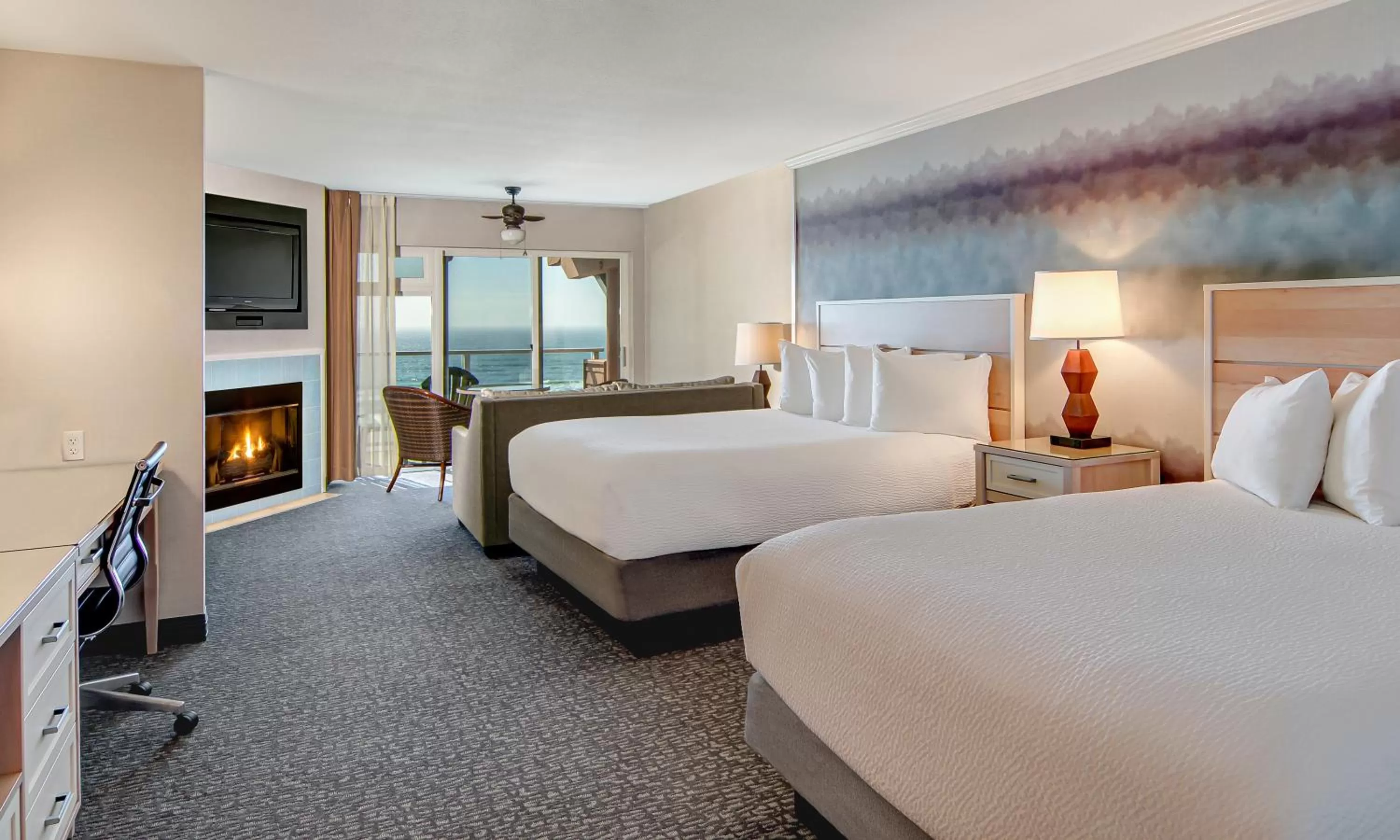 Photo of the whole room, Bed in Hallmark Resort - Newport