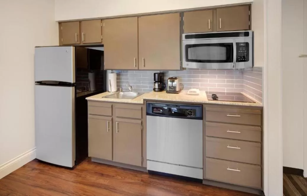 Kitchen/Kitchenette in Trellis Canyon Creek/Richardson