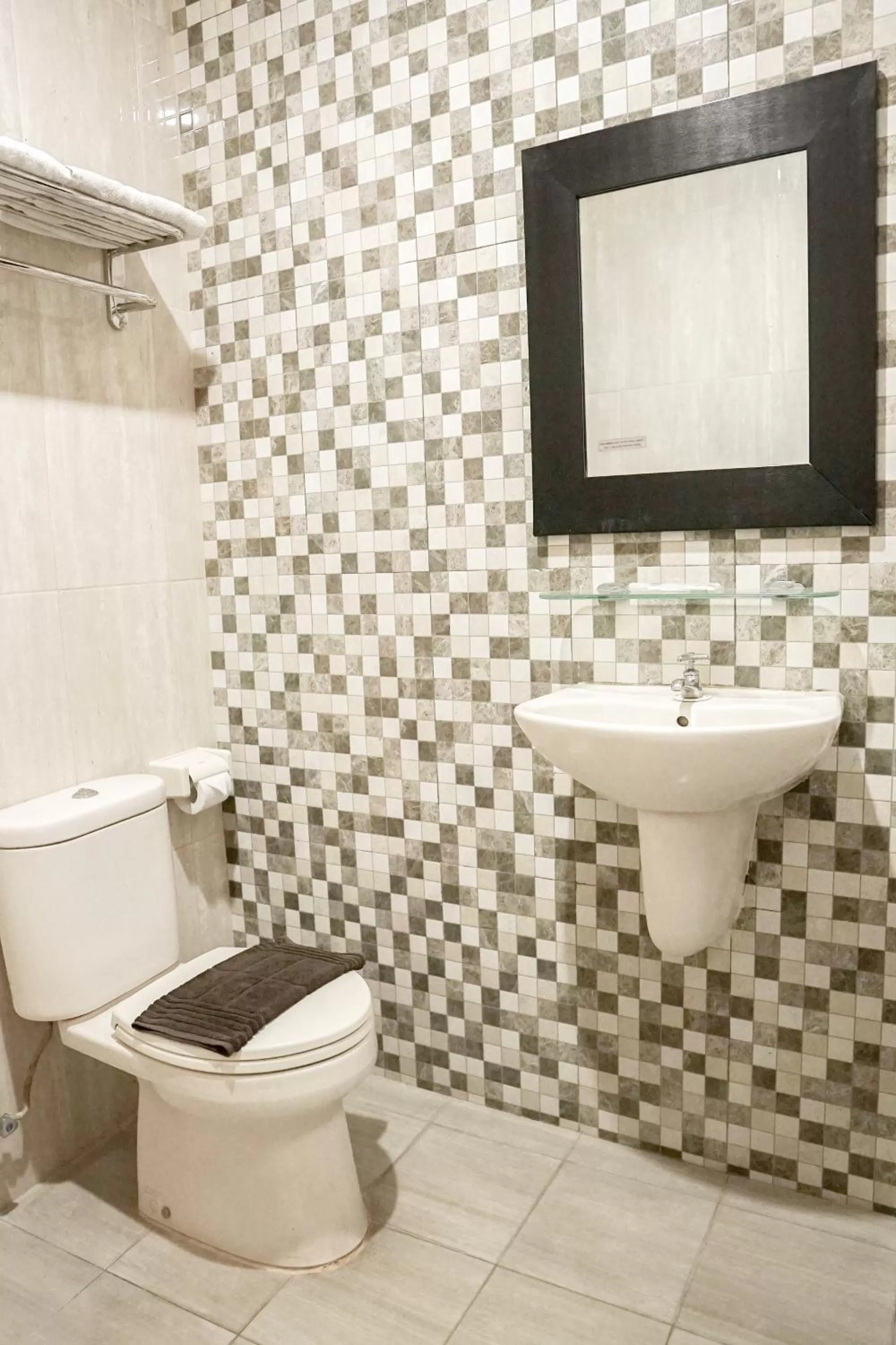 Toilet in Airlangga Hotel