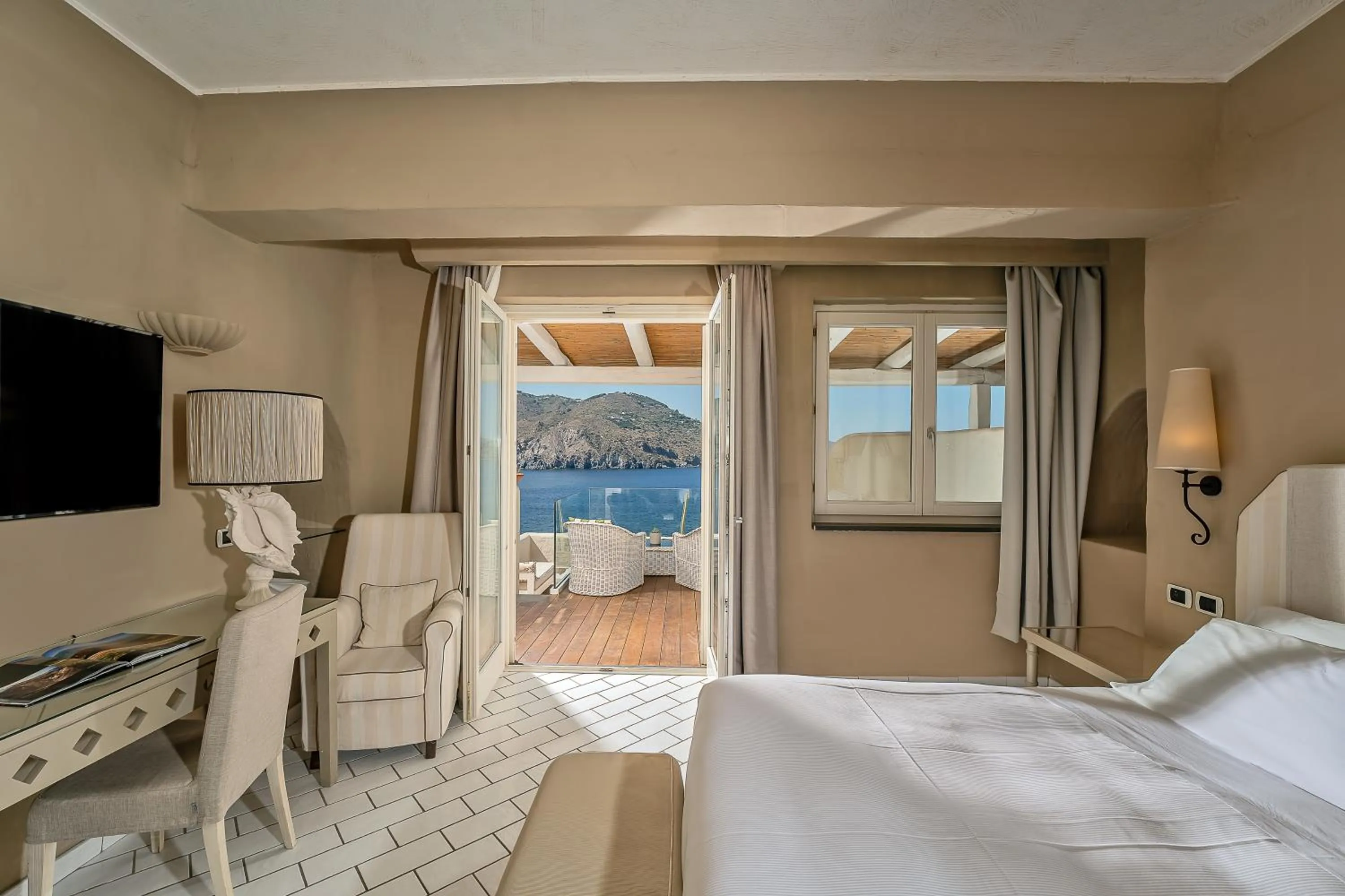 Bed in Therasia Resort Sea and SPA - The Leading Hotels of the World