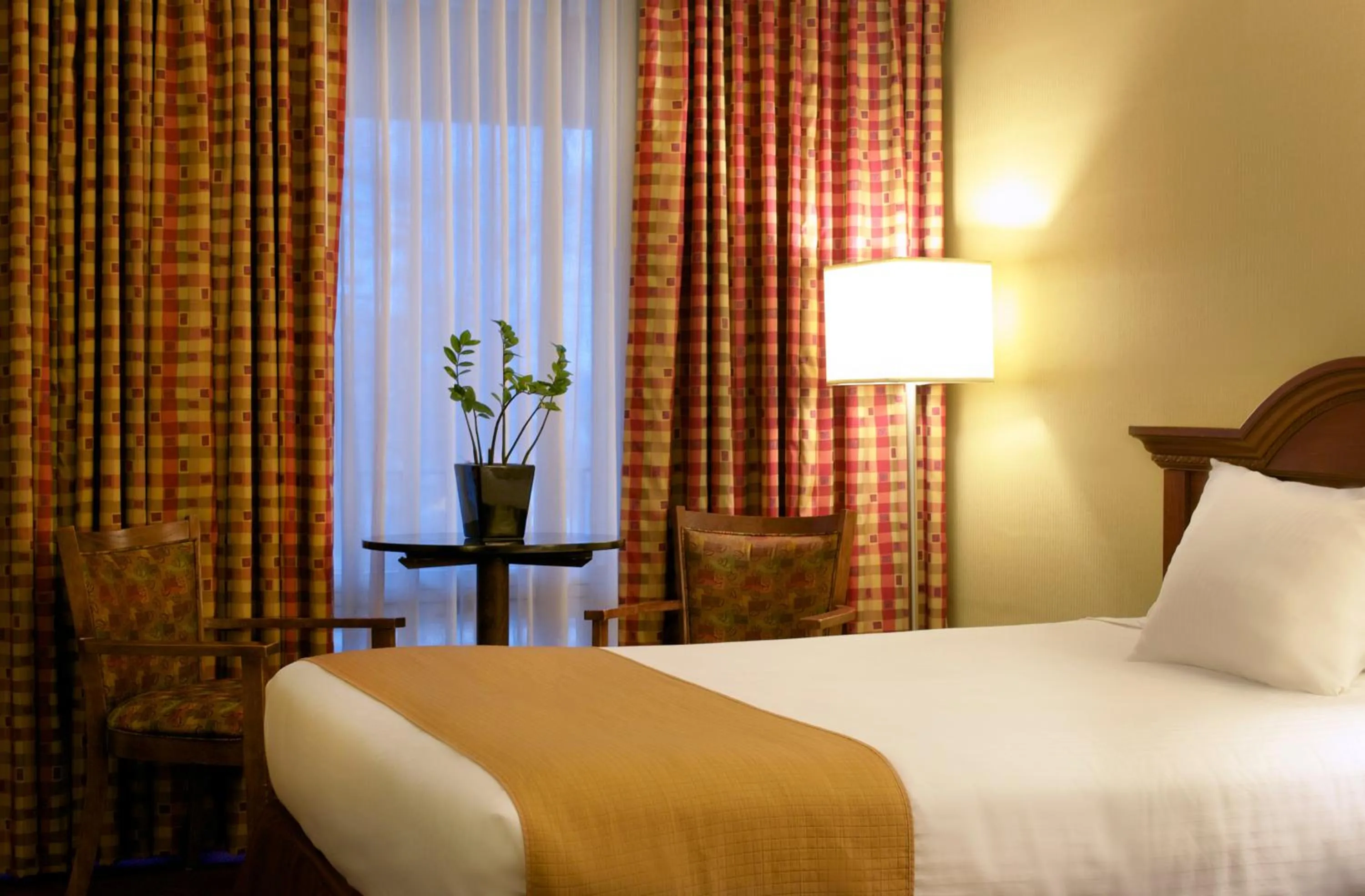 Bed in West Gate Inn Nyack