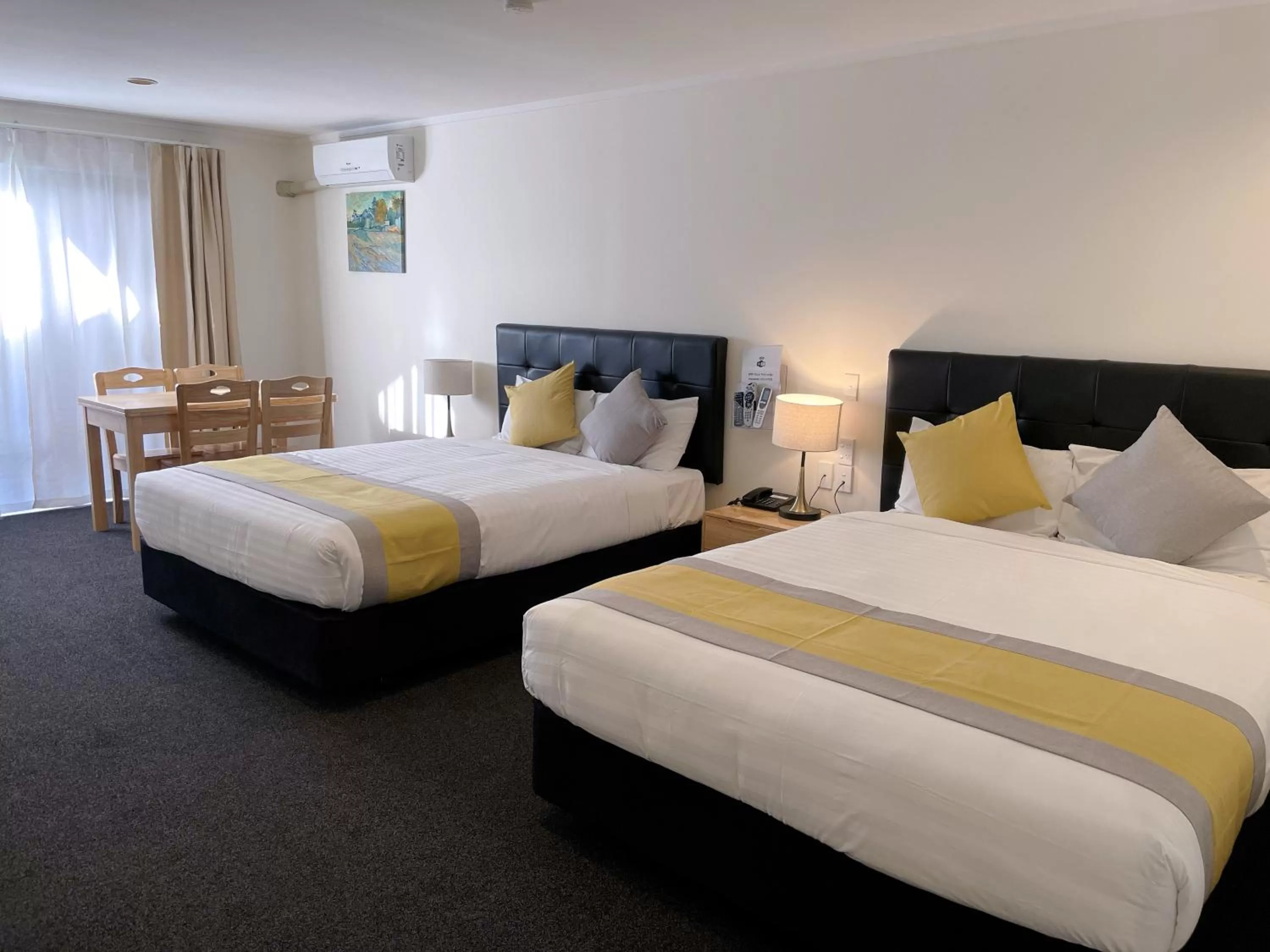 Bed in Royal Park Lodge