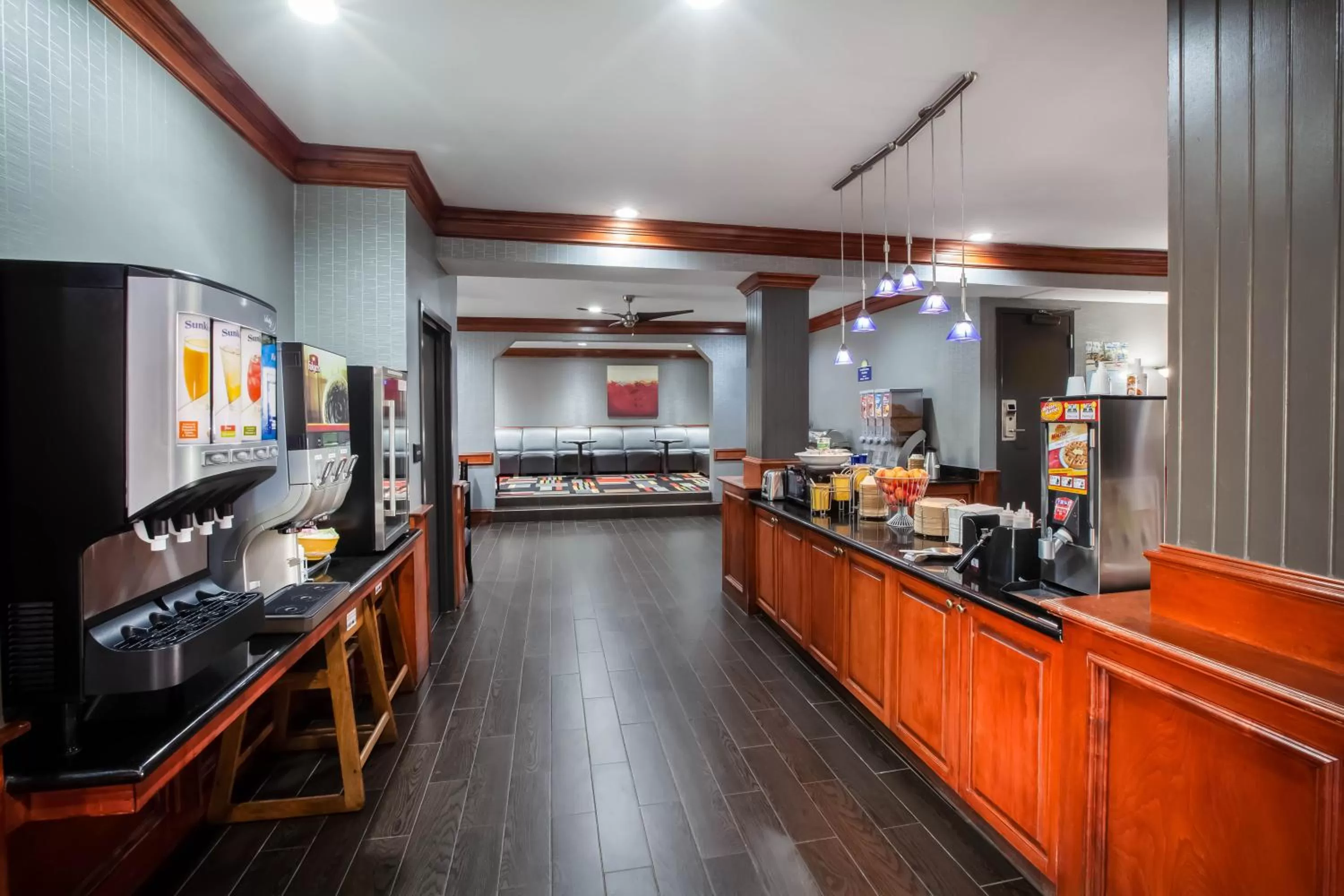 Food and drinks in Days Inn & Suites by Wyndham Tyler