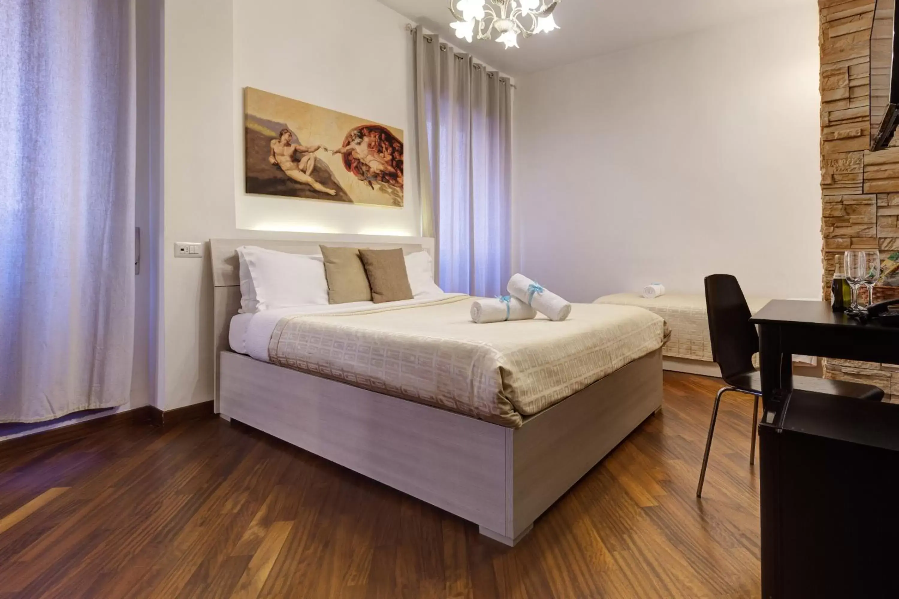 Triple Room in Little Rhome Suites Triple Room in Little Rhome Suites