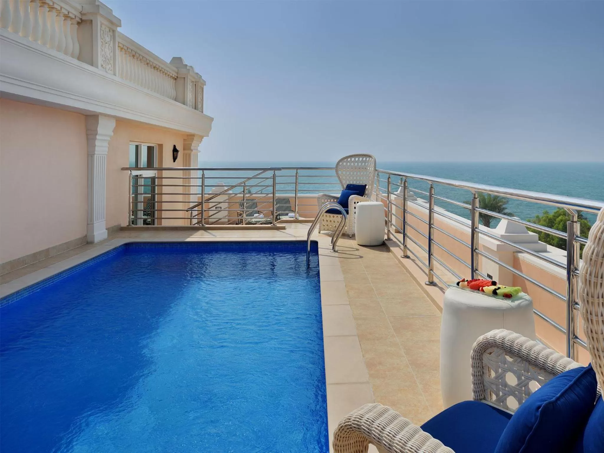 Swimming pool in Kempinski Hotel Palm Jumeirah