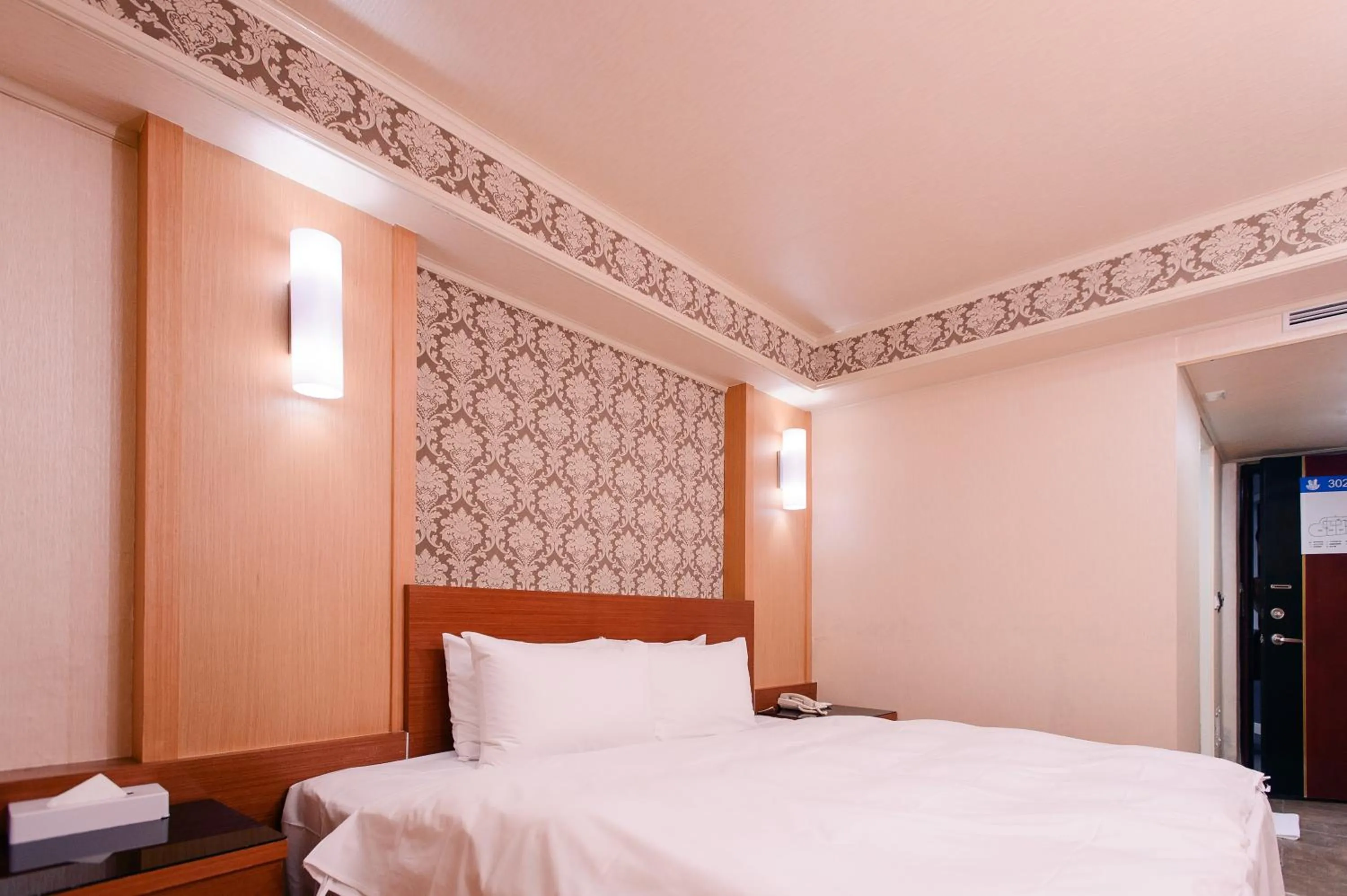 Bedroom, Bed in Duke Business Hotel