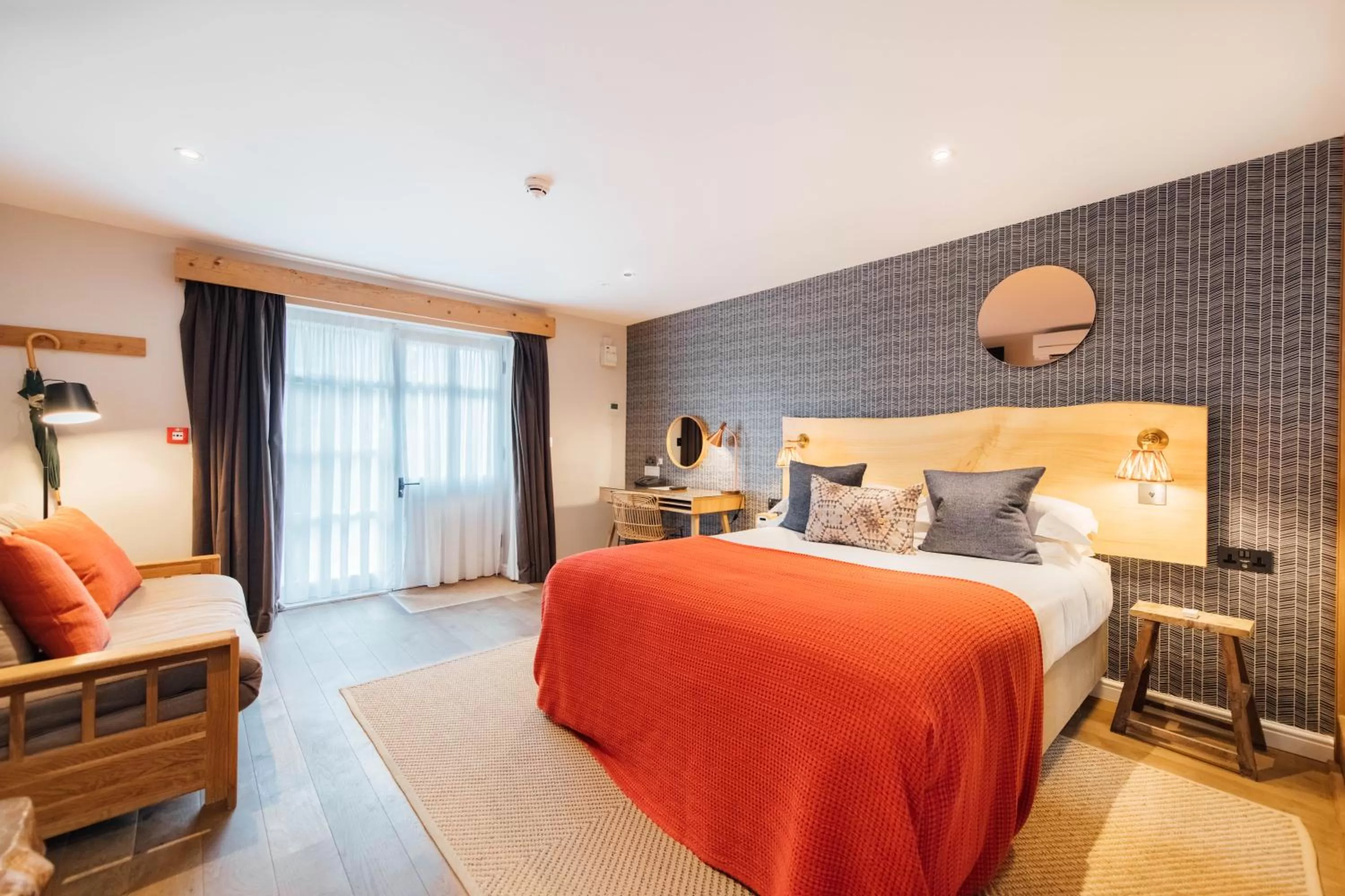 Seating area, Bed in The Fox at Willian