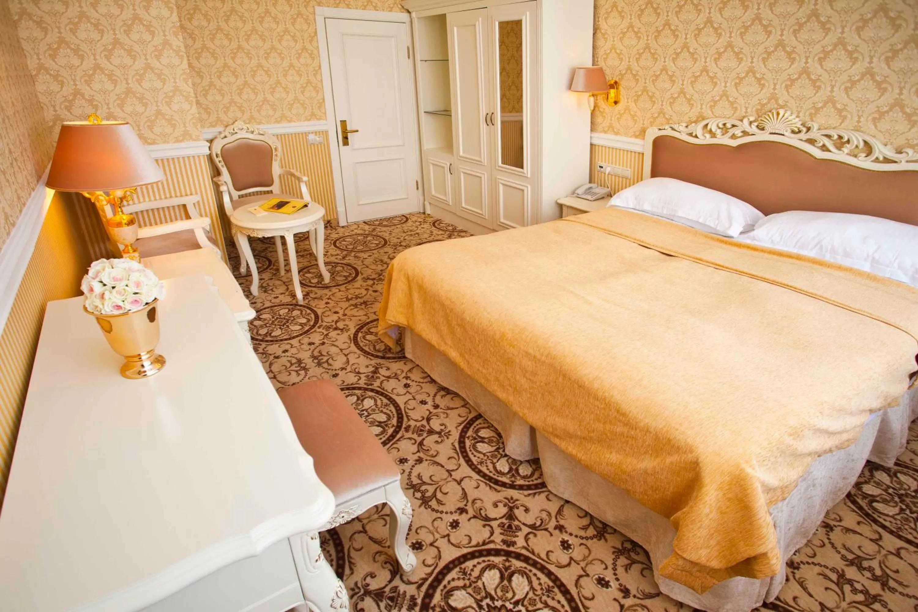 Bed in Royal Olympic Hotel