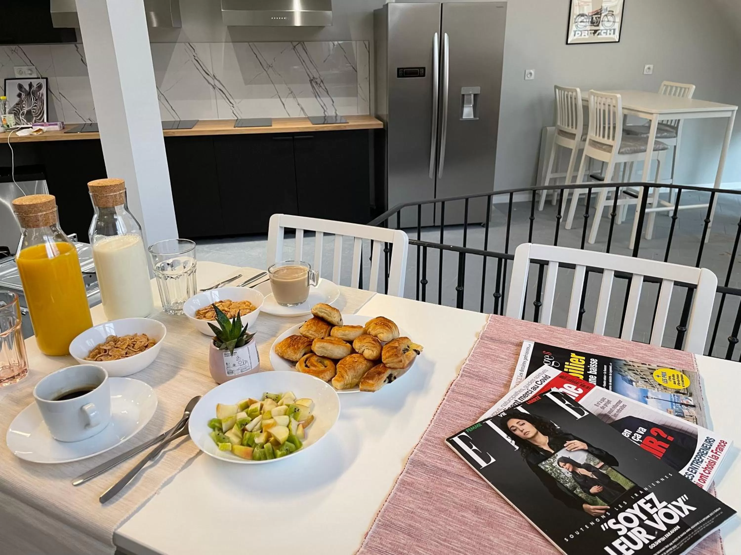 Breakfast in "Silk & Suites" City Center