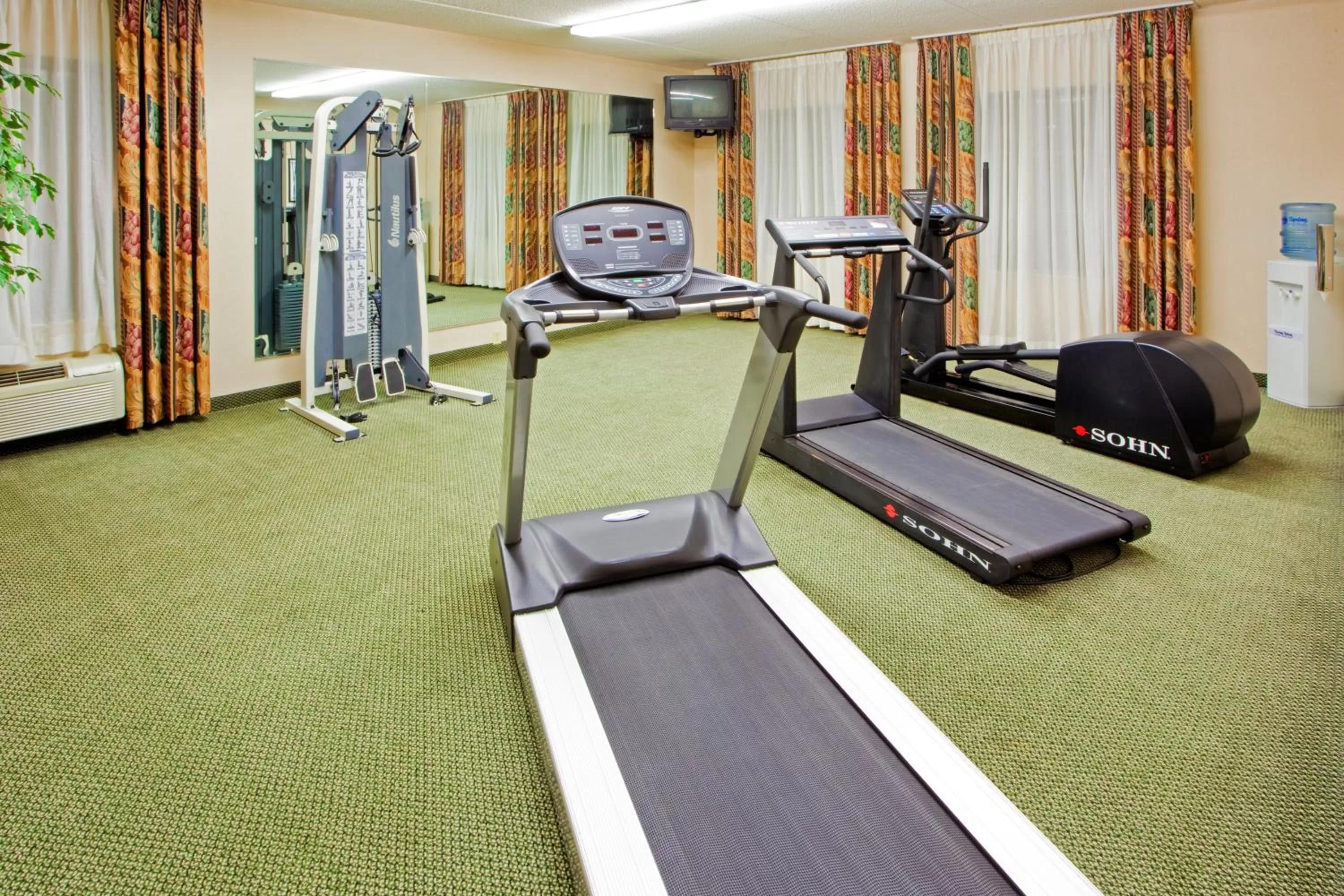 Fitness centre/facilities in Holiday Inn Express Hanover by IHG