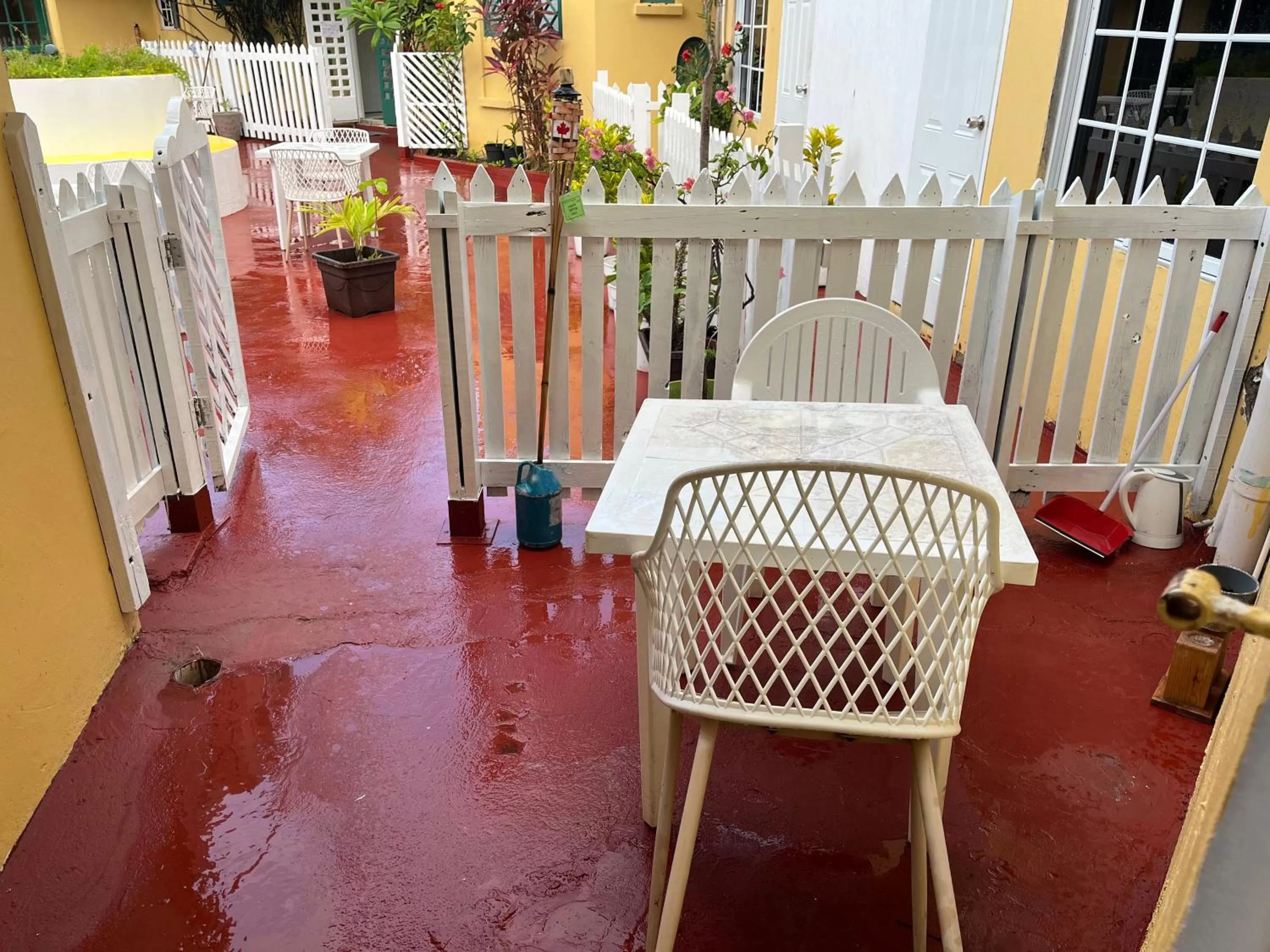 Day in Seacastles by the beach/pool