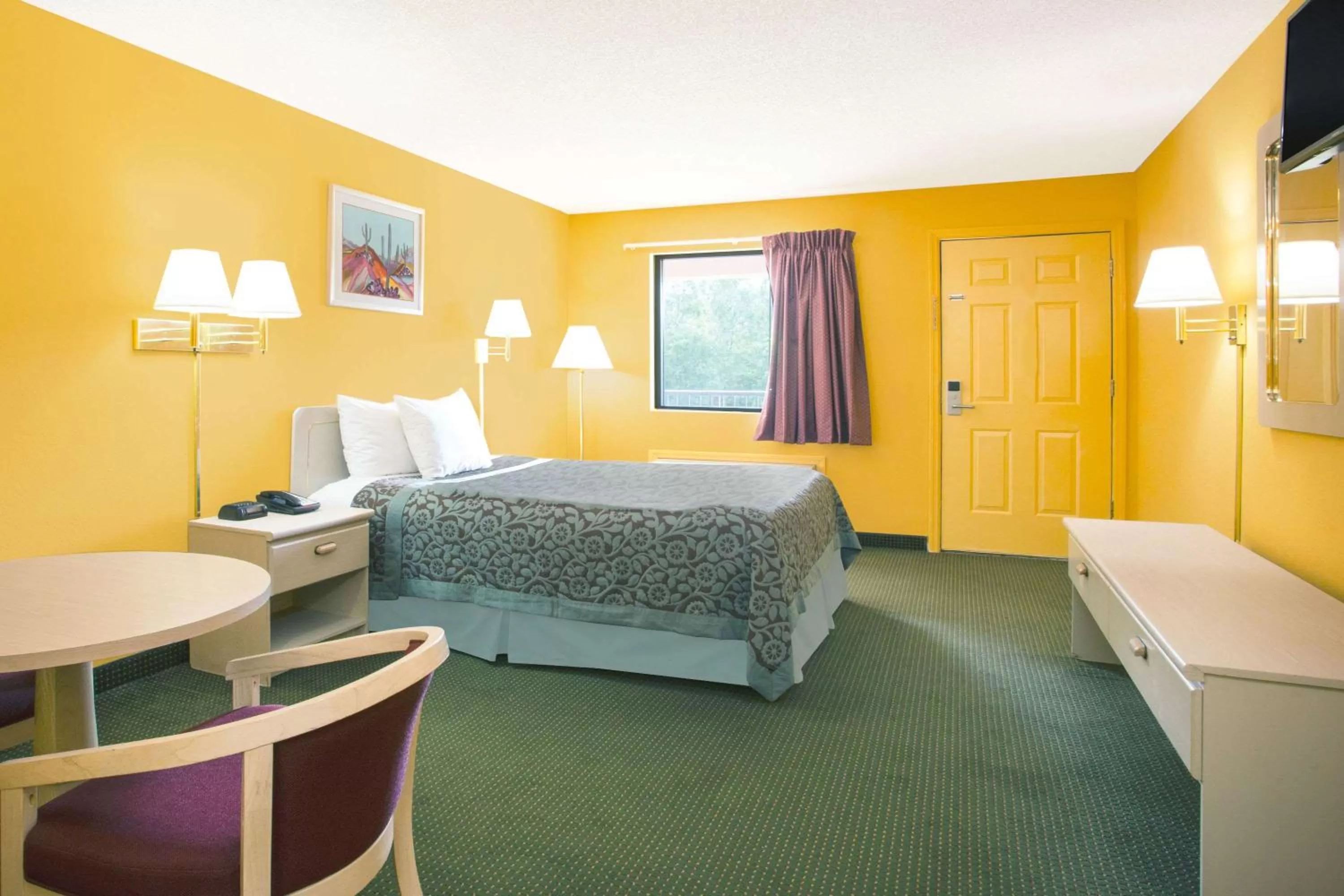 Photo of the whole room in Days Inn by Wyndham Camilla