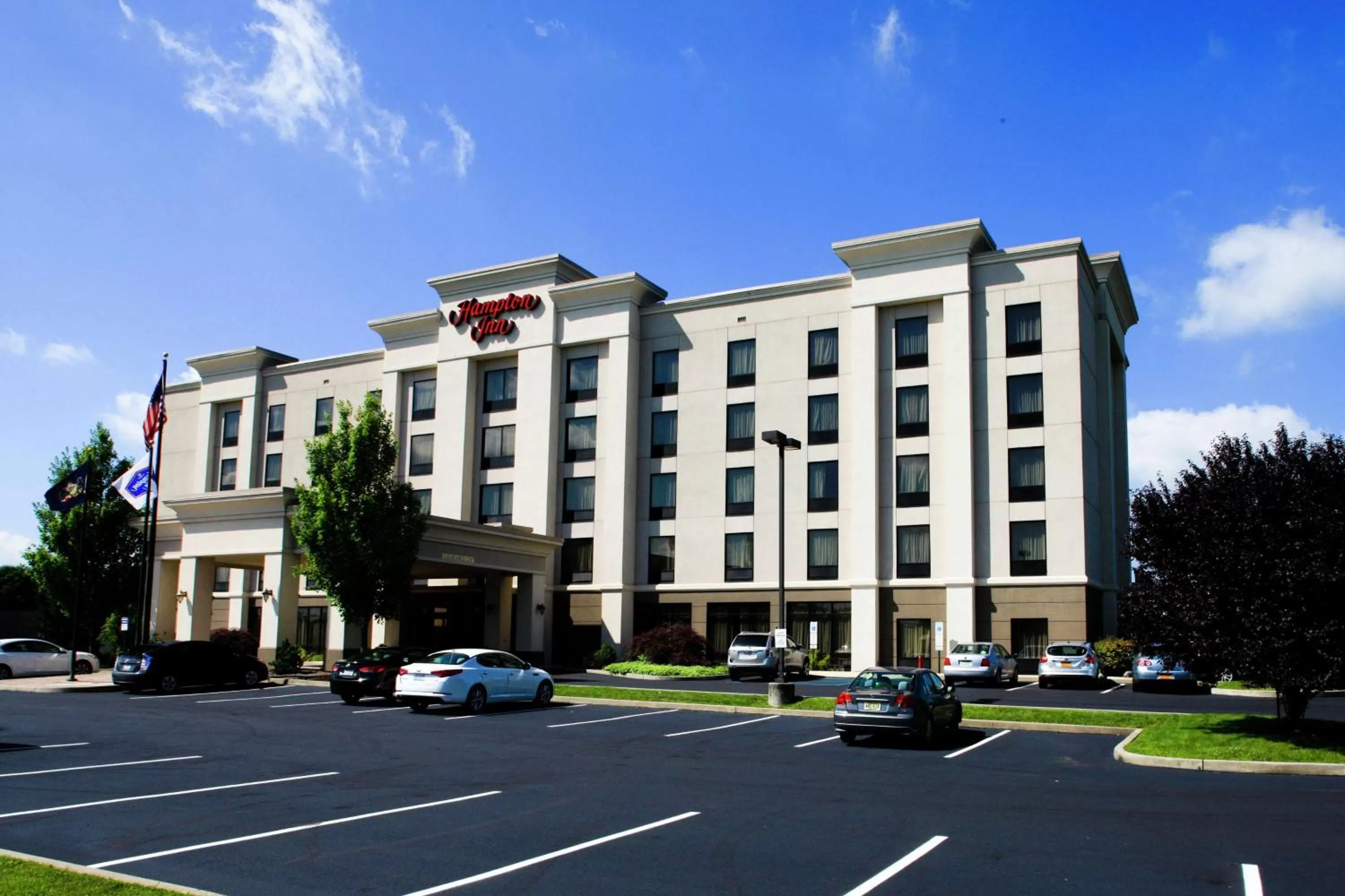 Property building in Hampton Inn Easton