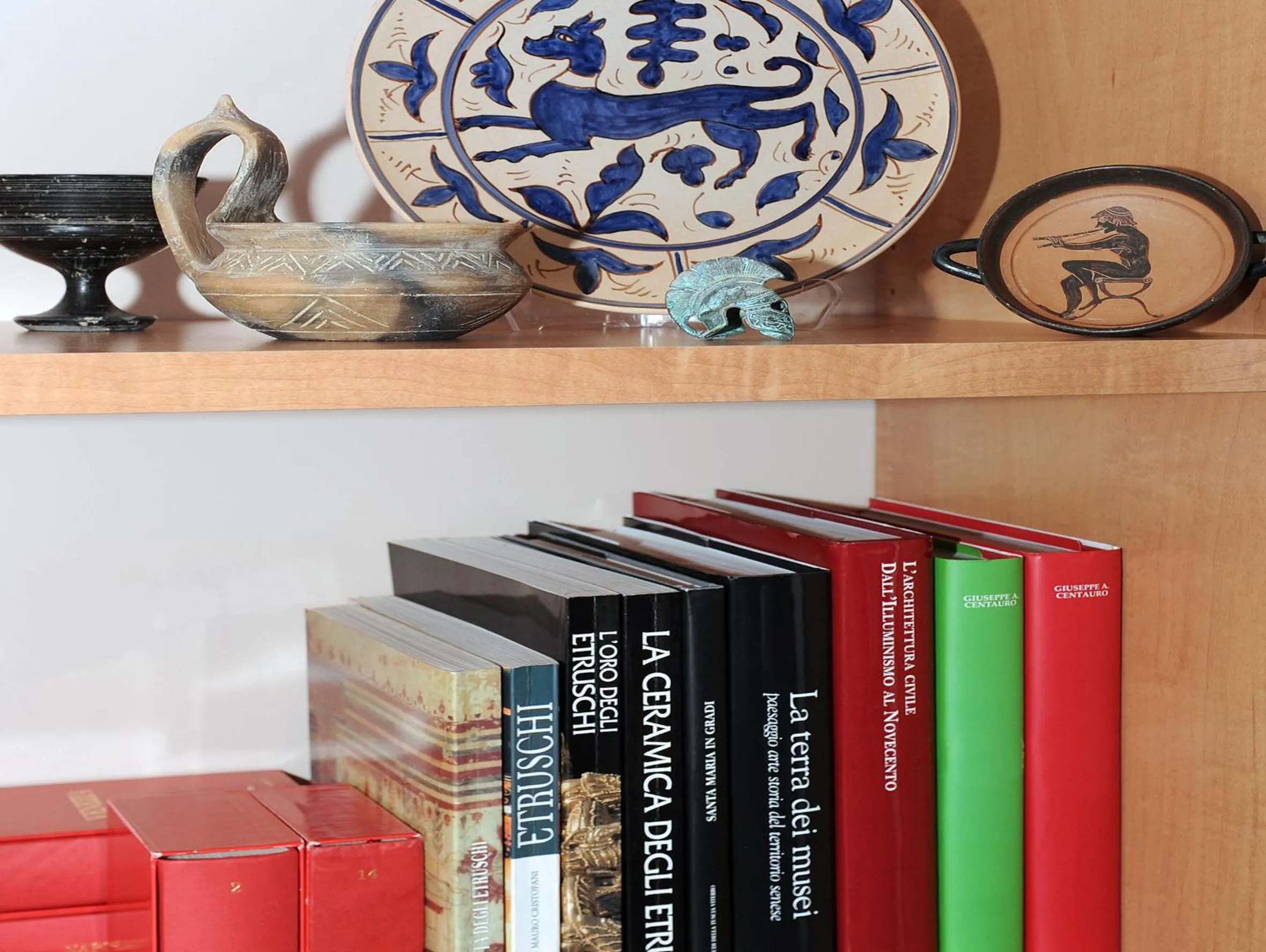 Library in Tuscia Hotel