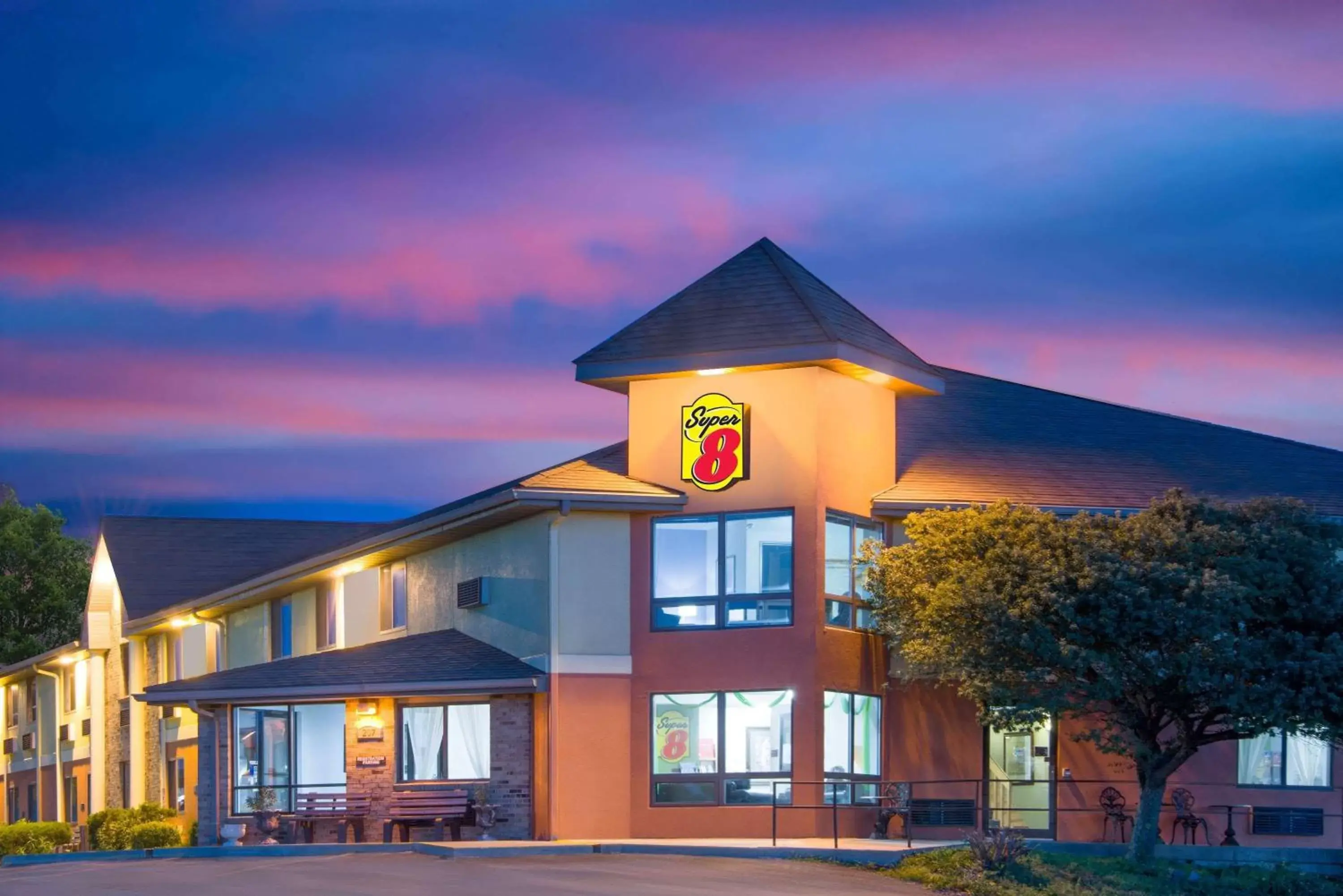 Super 8 by Wyndham Toledo Super 8 by Wyndham Toledo