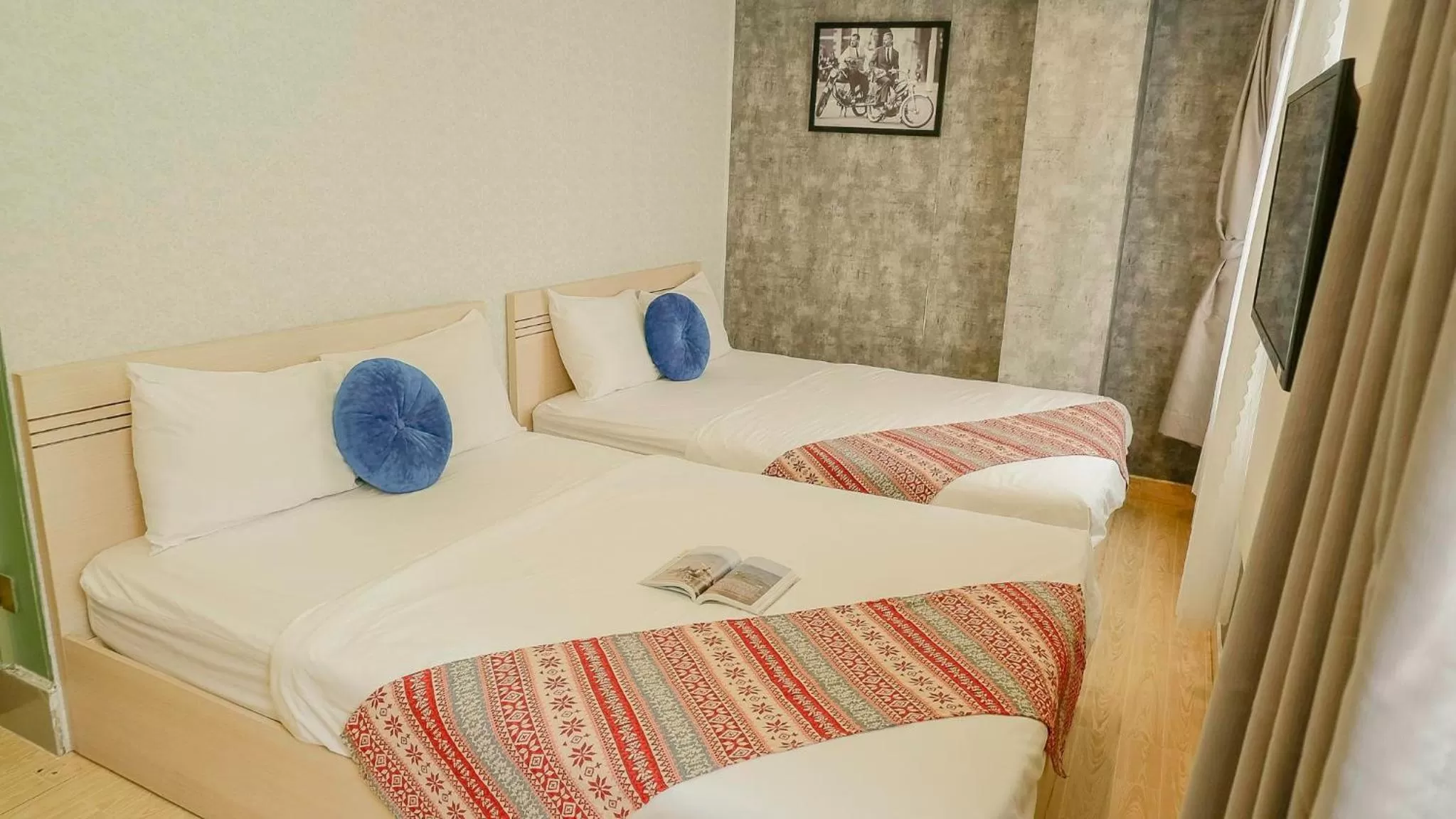 Photo of the whole room, Bed in Galaxy Boutique Sai Gon Central Hotel