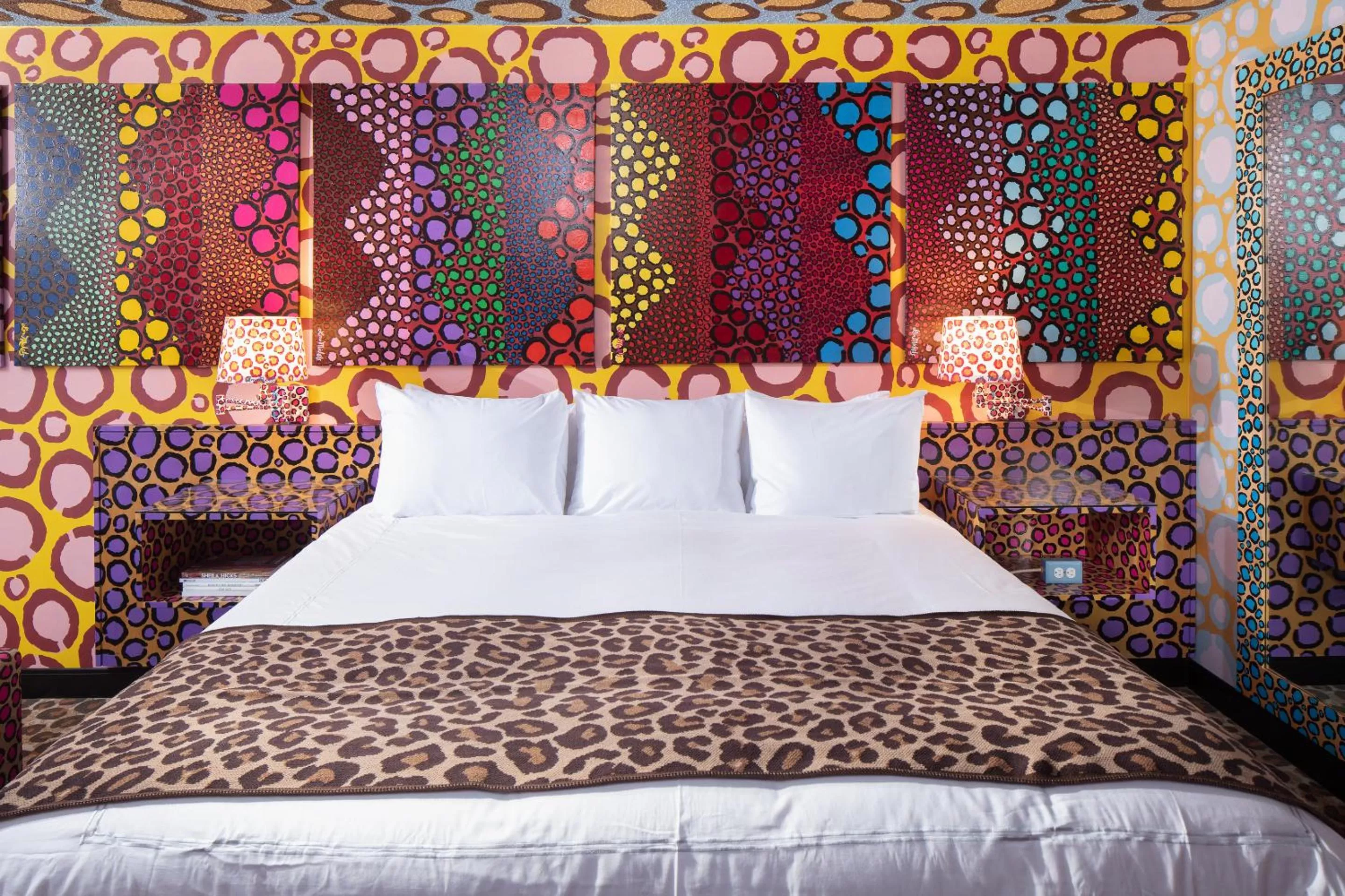 Bed in Saint Kate - The Arts Hotel