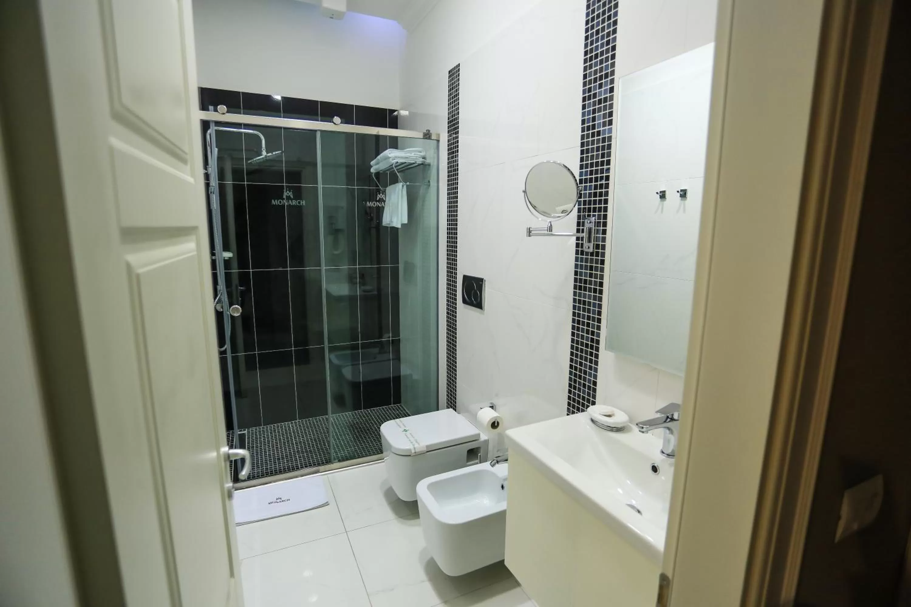 Bathroom in Hotel Monarch