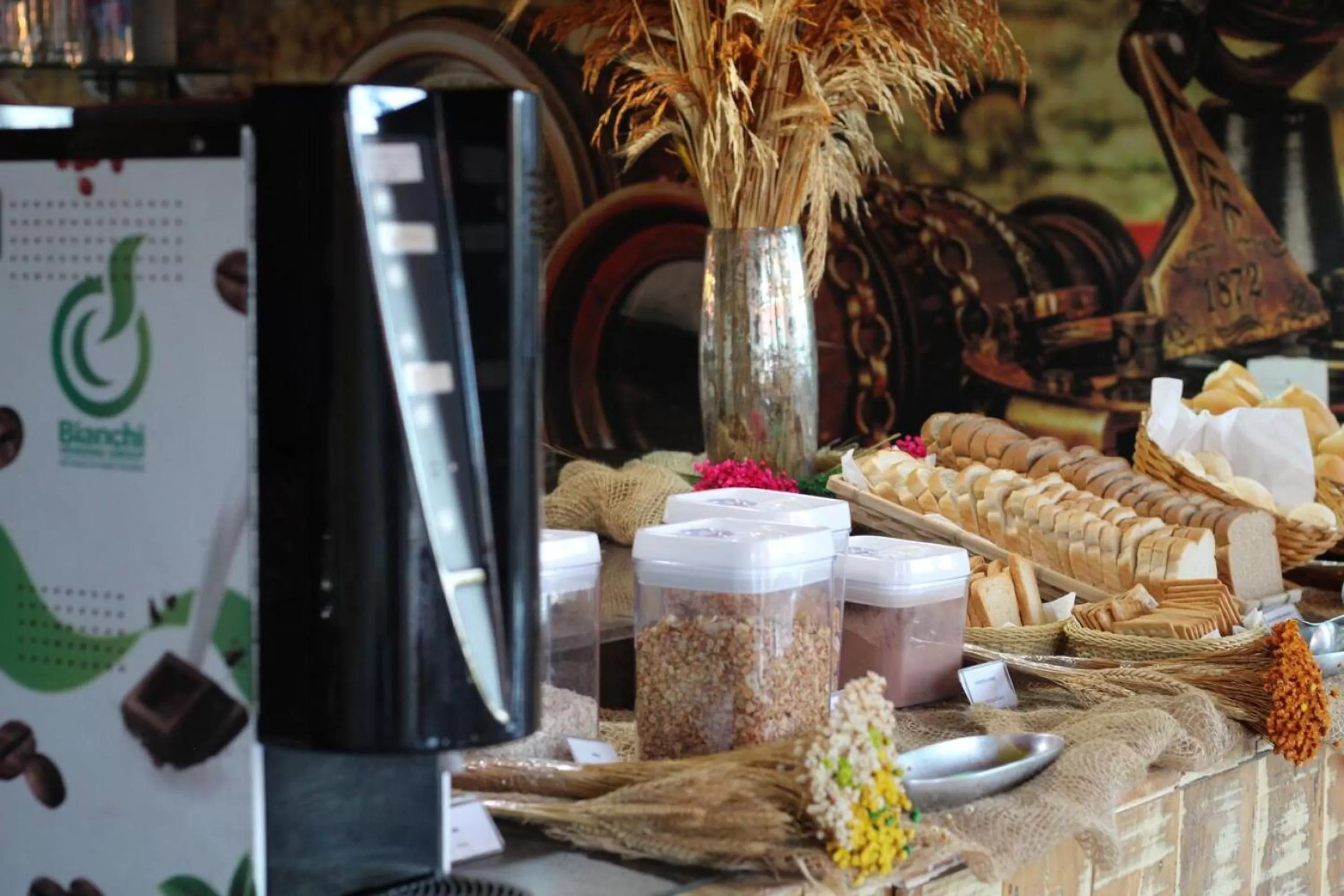 Restaurant/places to eat in Compacto Hotel Alphaville Campinas